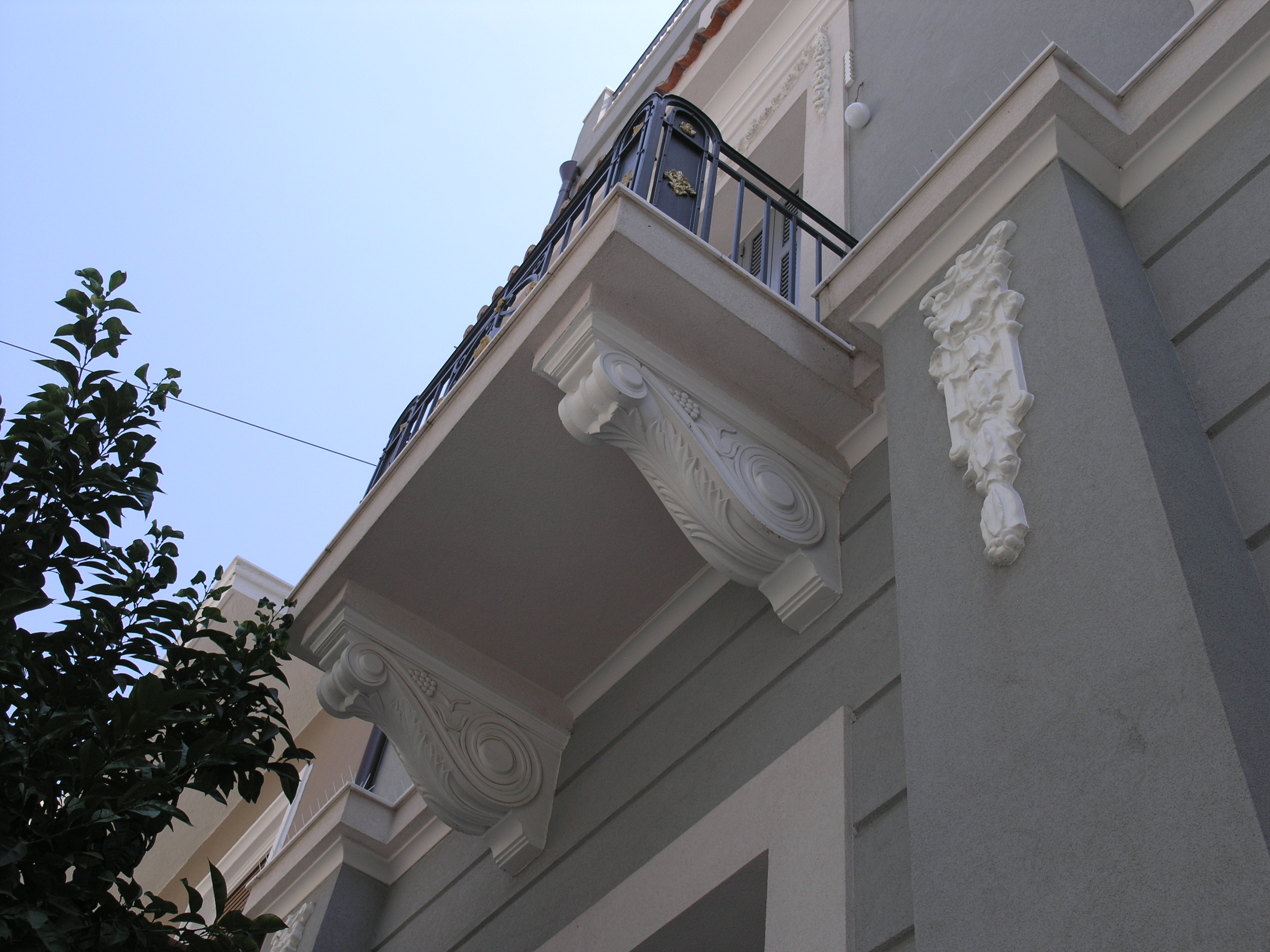 Detail of balcony from Amfiktionos str.