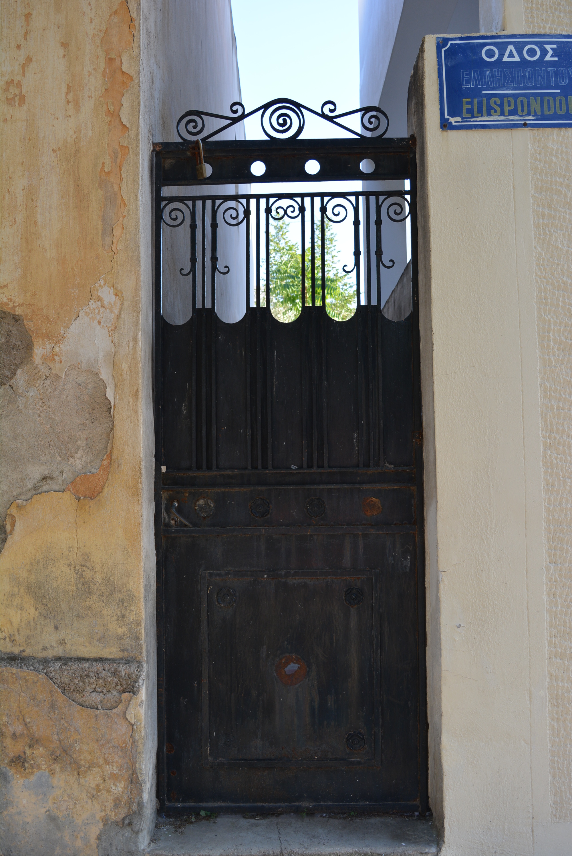 General view of yard door
