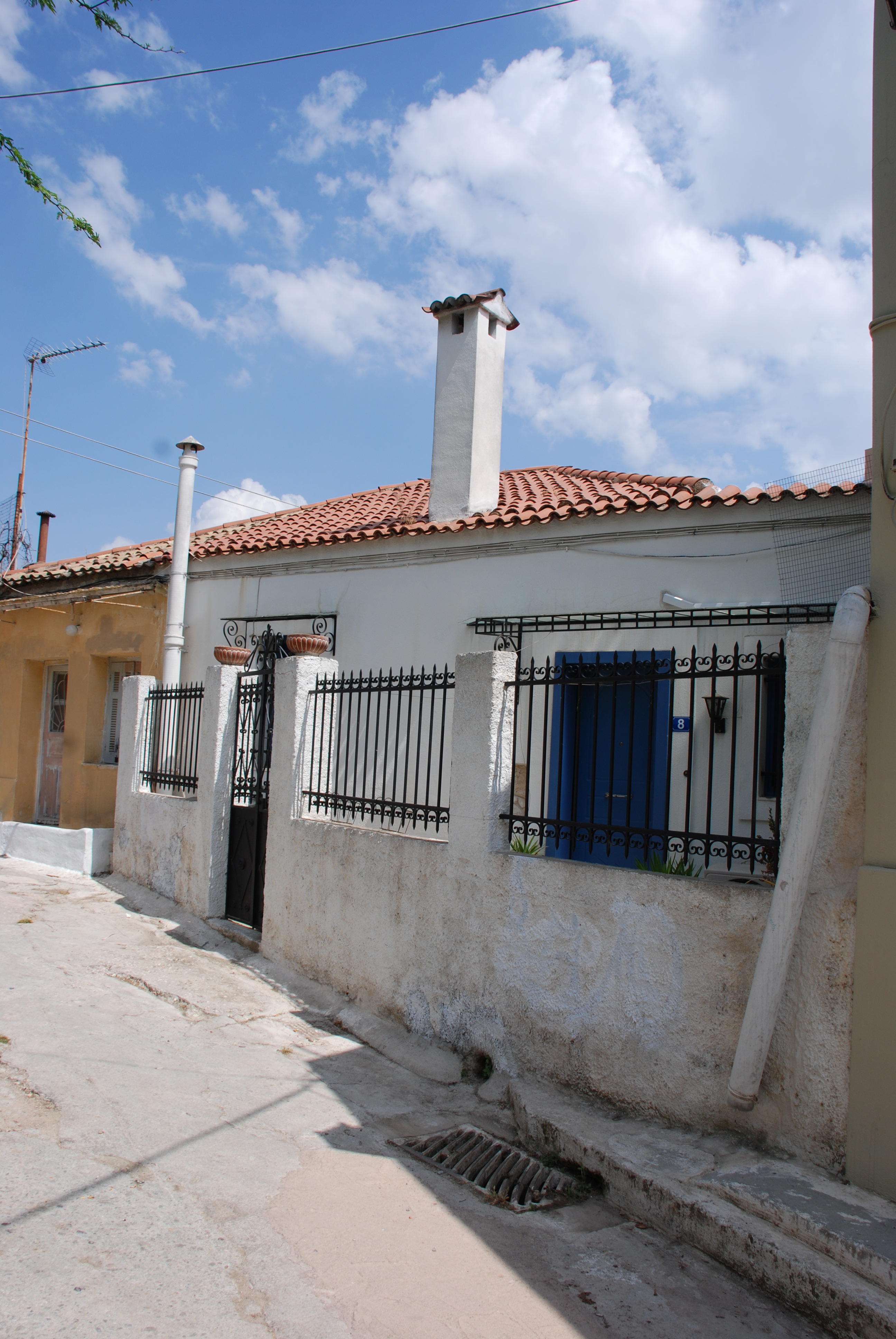 Γενική όψη επί της οδού Στρατώνος