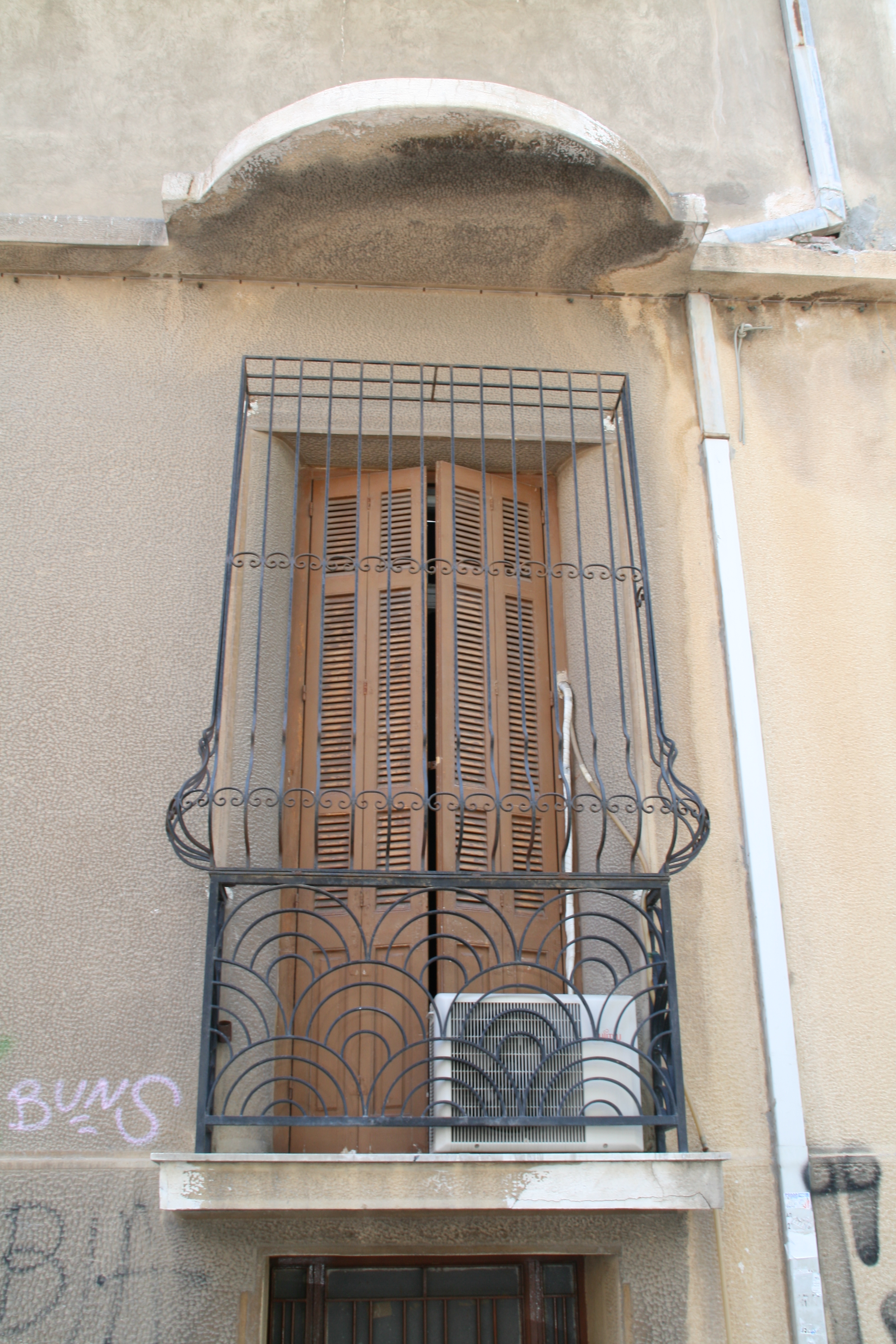 Detail of the main facade, balcony door of the elevated ground-floor (2014)