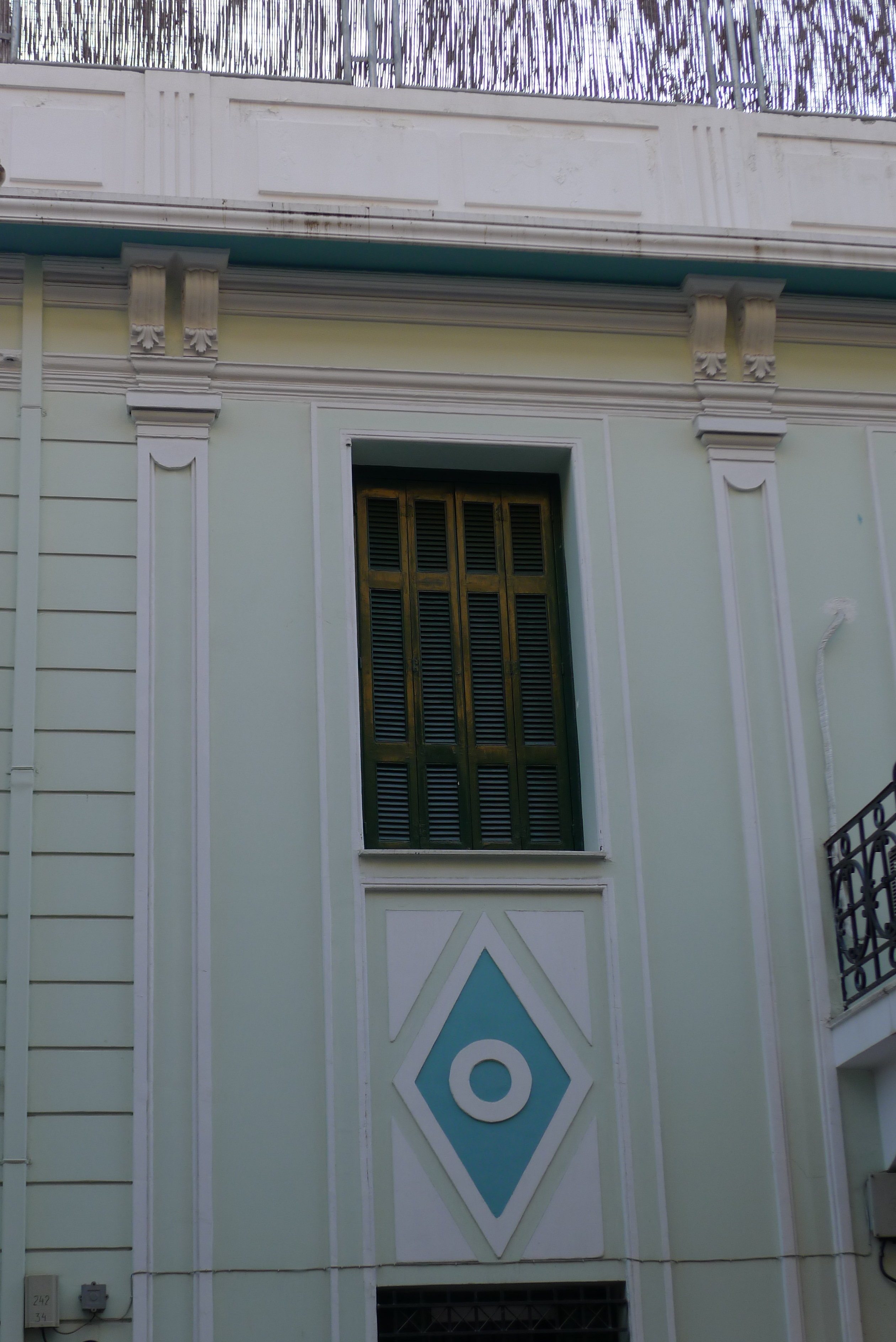 Front view detail