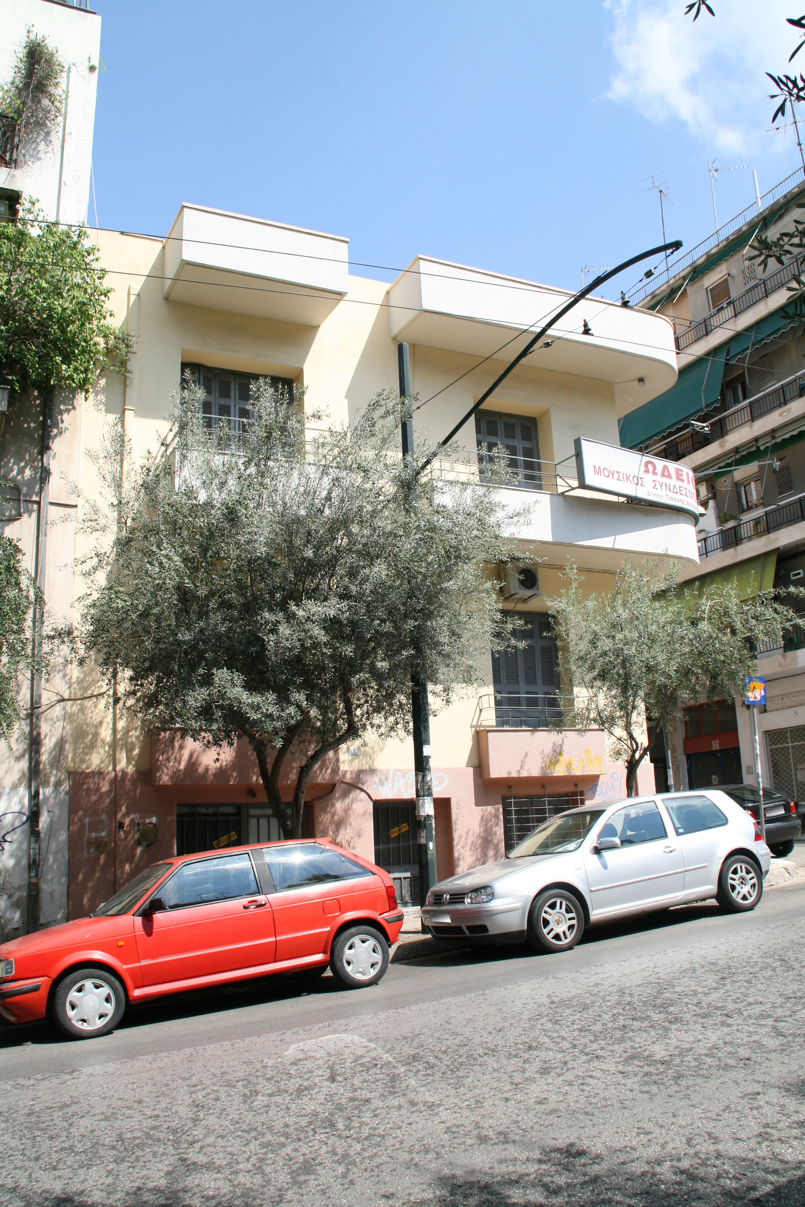 General view of the facade on Ymittou avenue (2014)