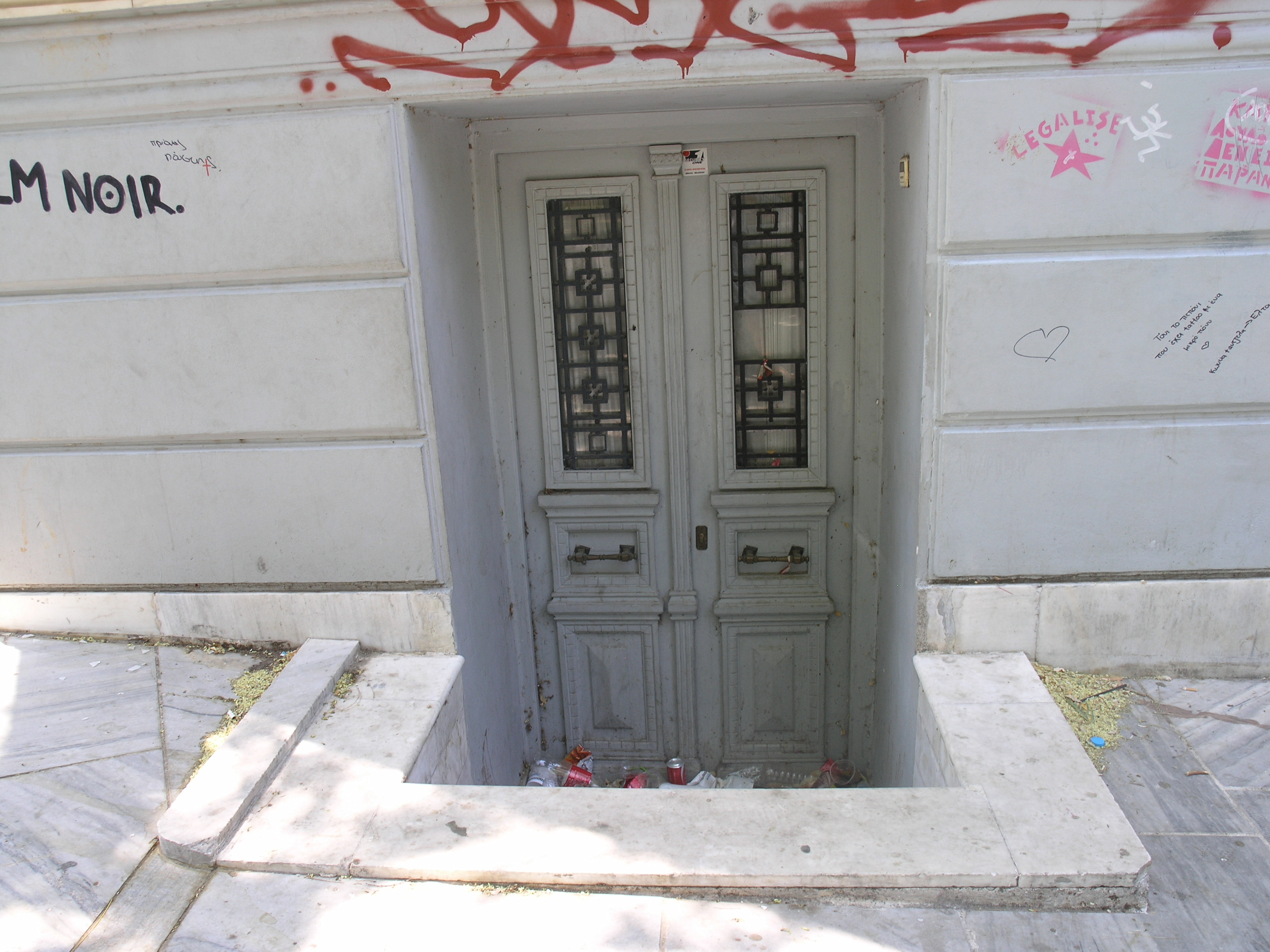 Γενική έκκεντρης εισόδου προς το υπόγειο του κτηρίου επί της Αποστόλου Παύλου