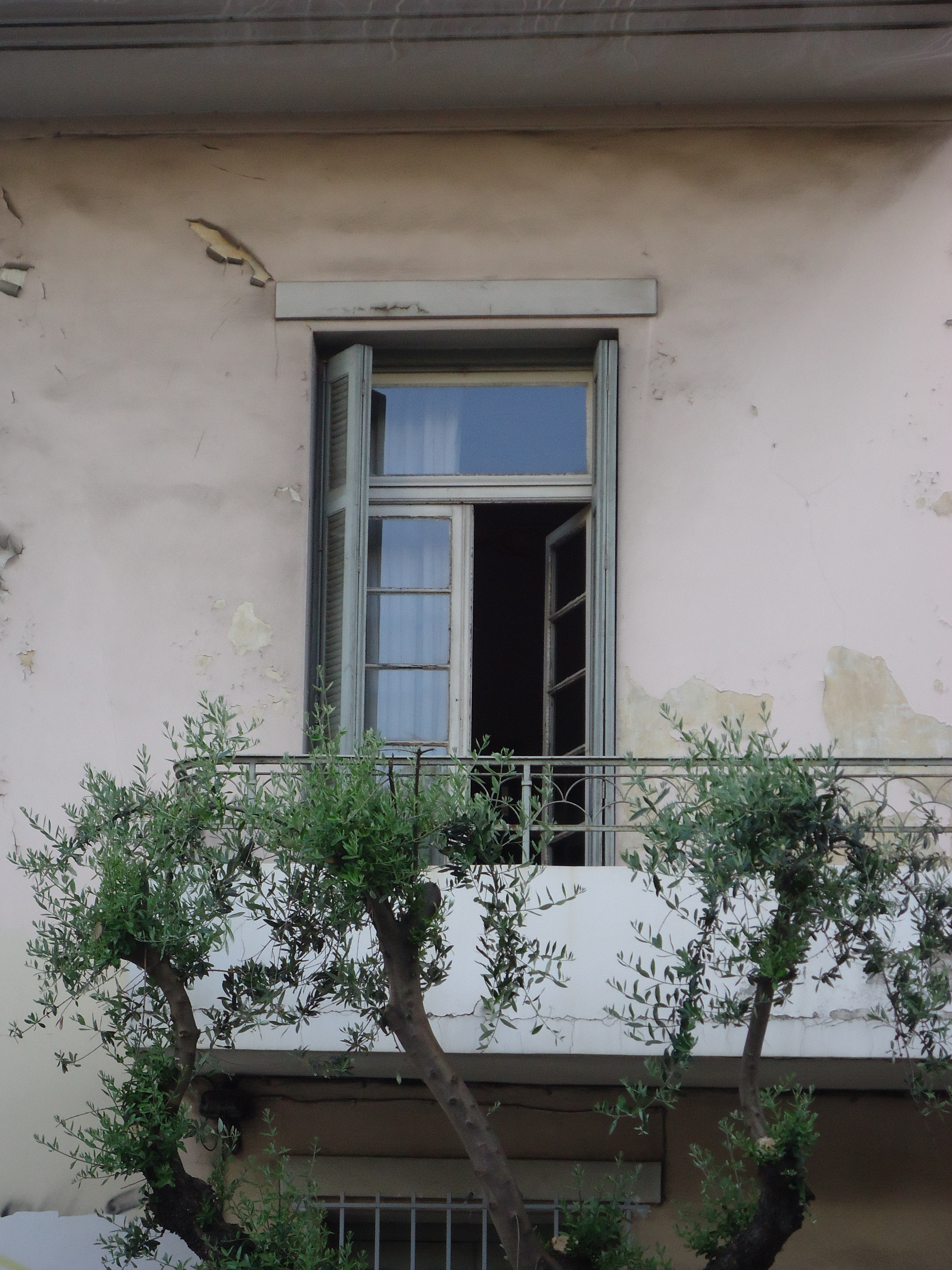 General view of balcony (2015)