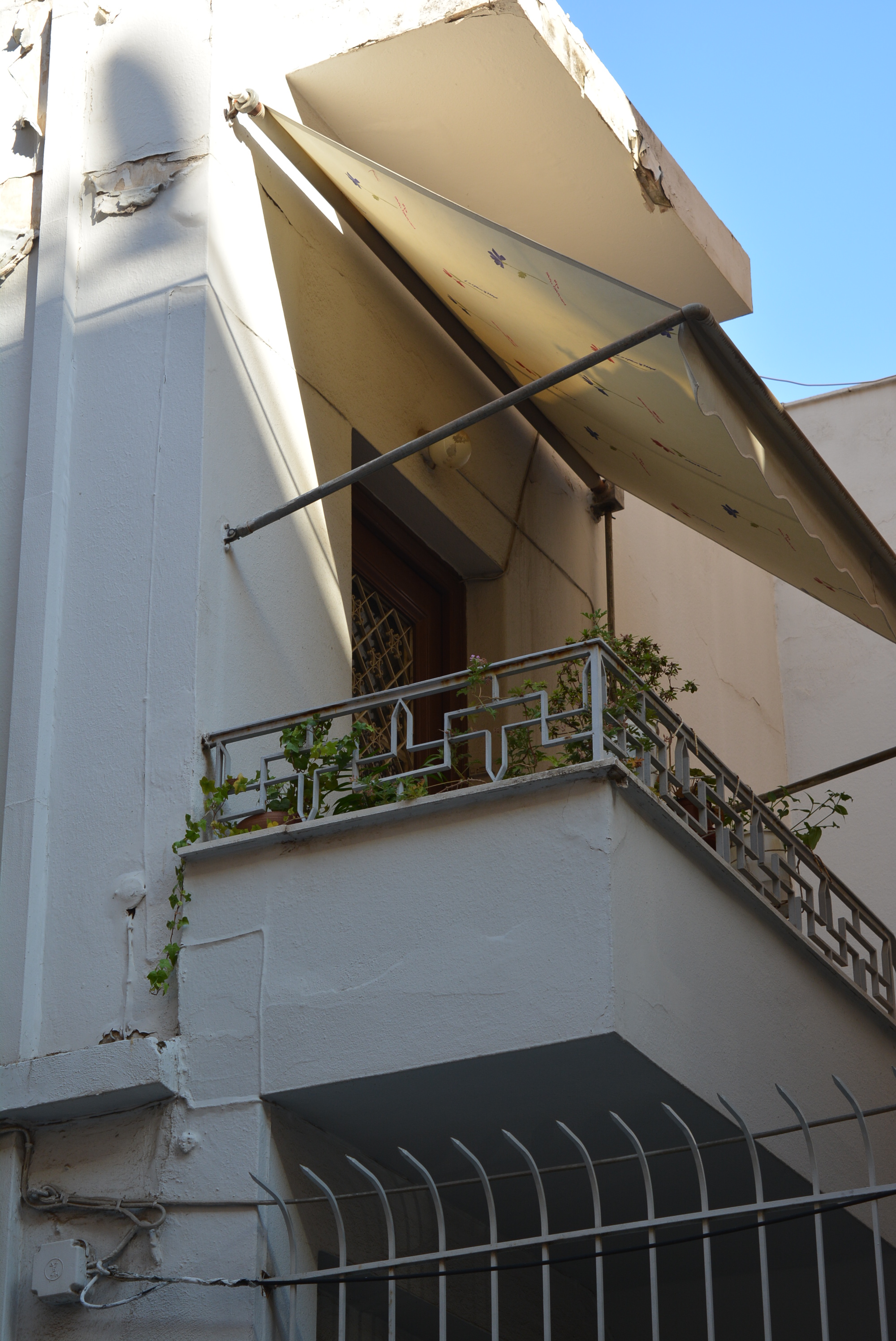 Façade detail - Side balcony (2015)