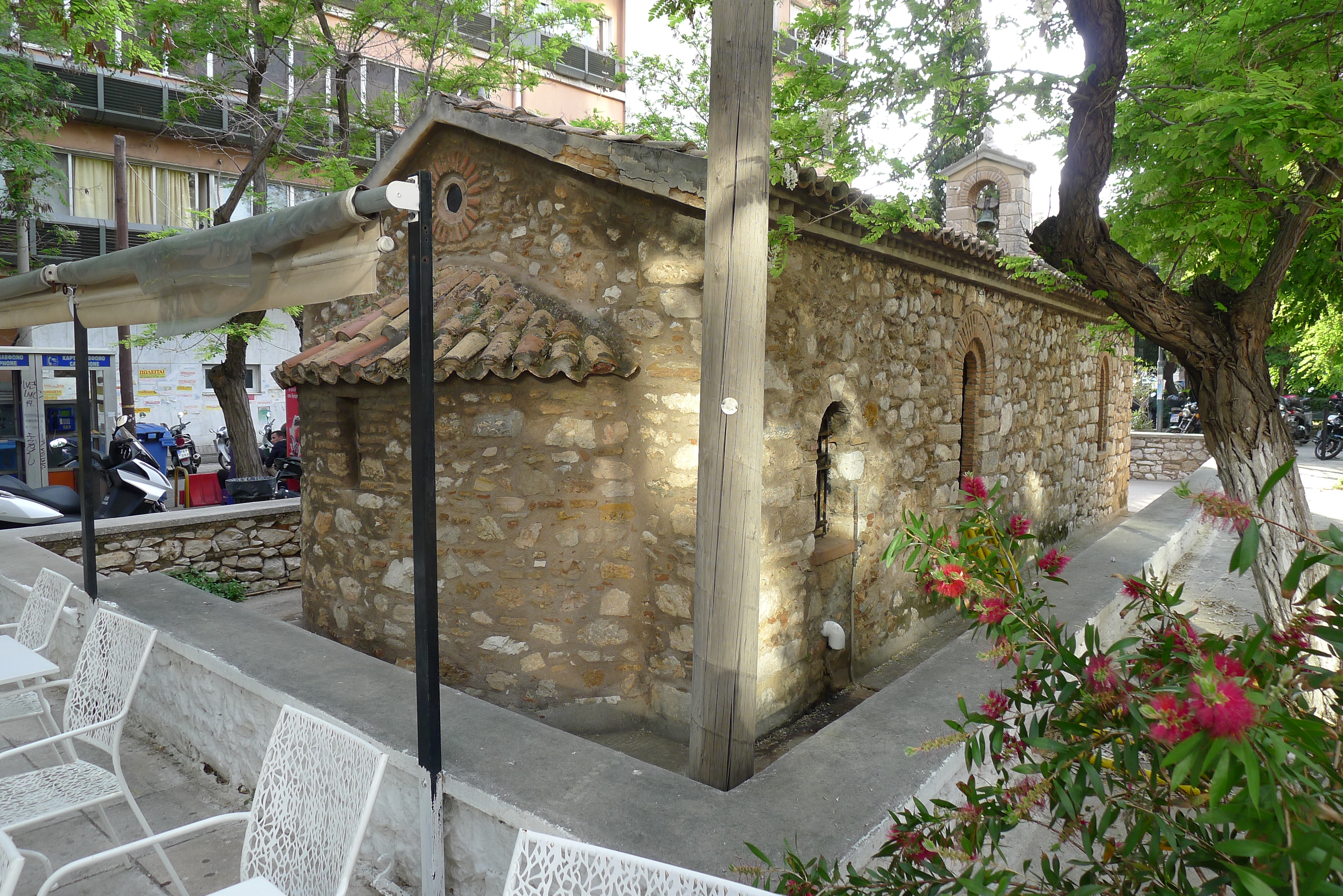 General view of the east facade of the building (2014)