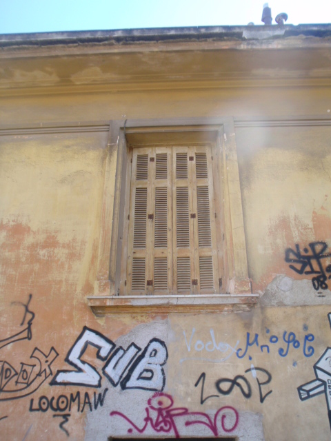 General view of window on Thespidos street