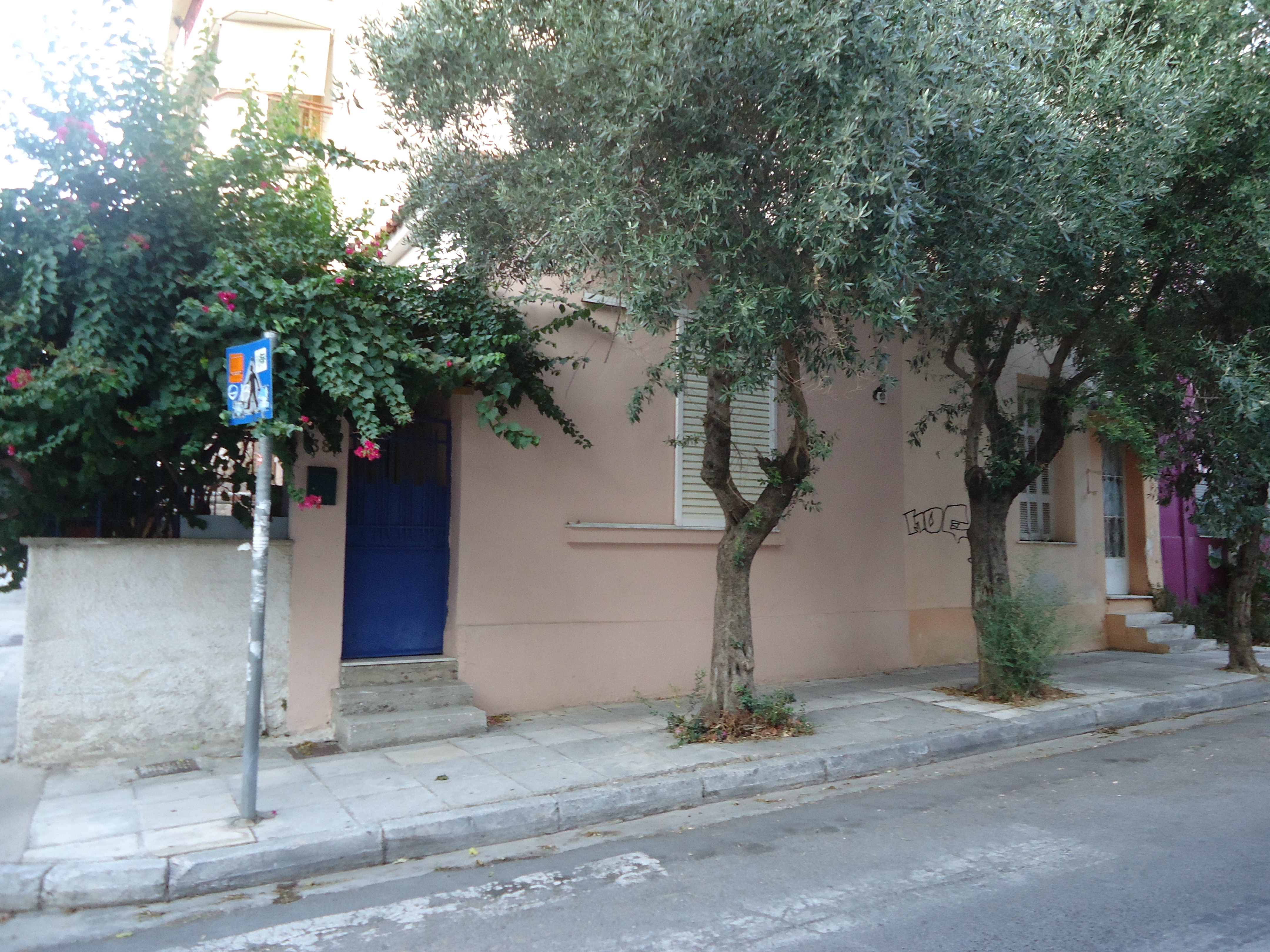 Γενική κύριας όψης αριστερής κατοικίας
