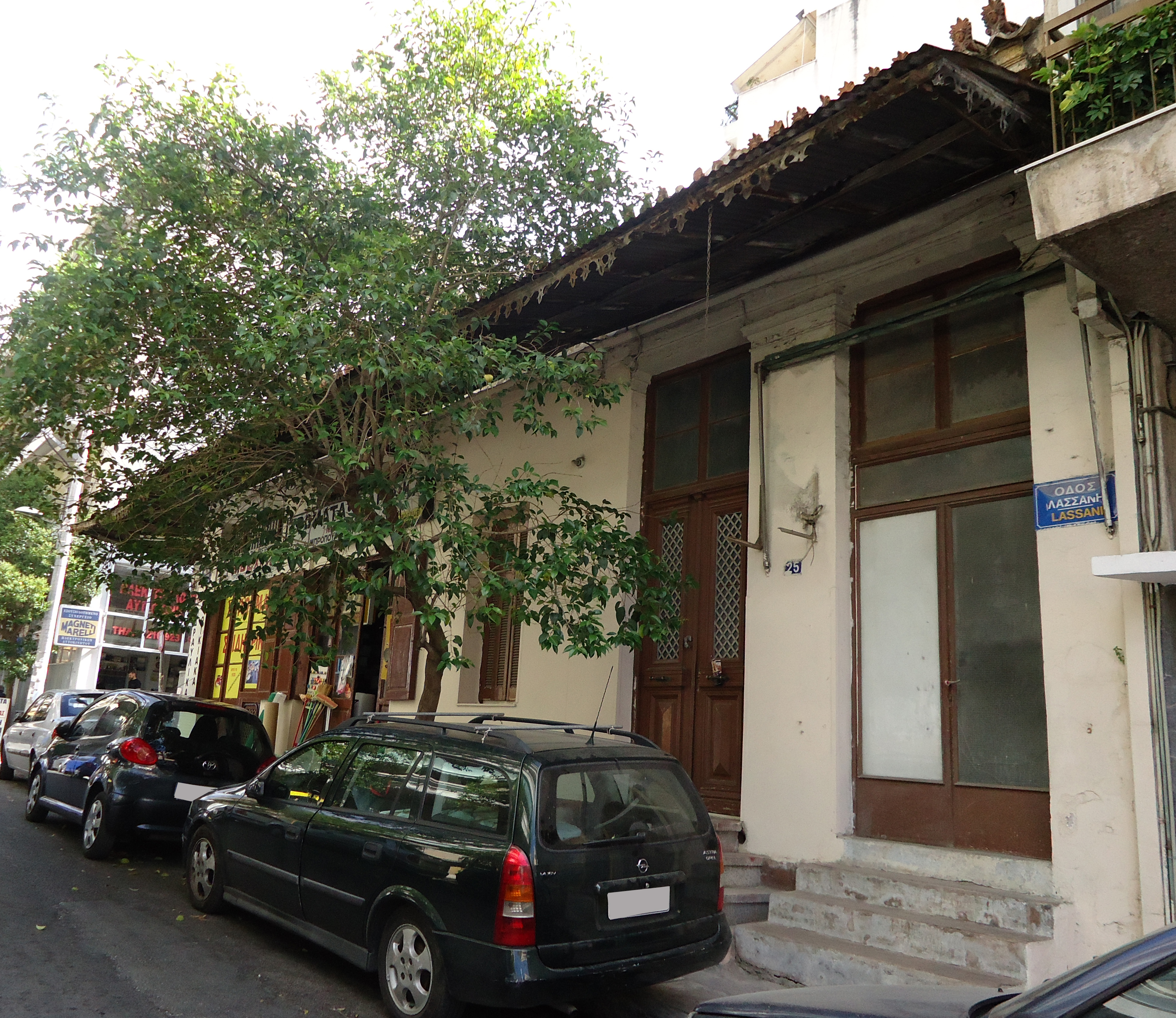 View of the façade on Lassani street