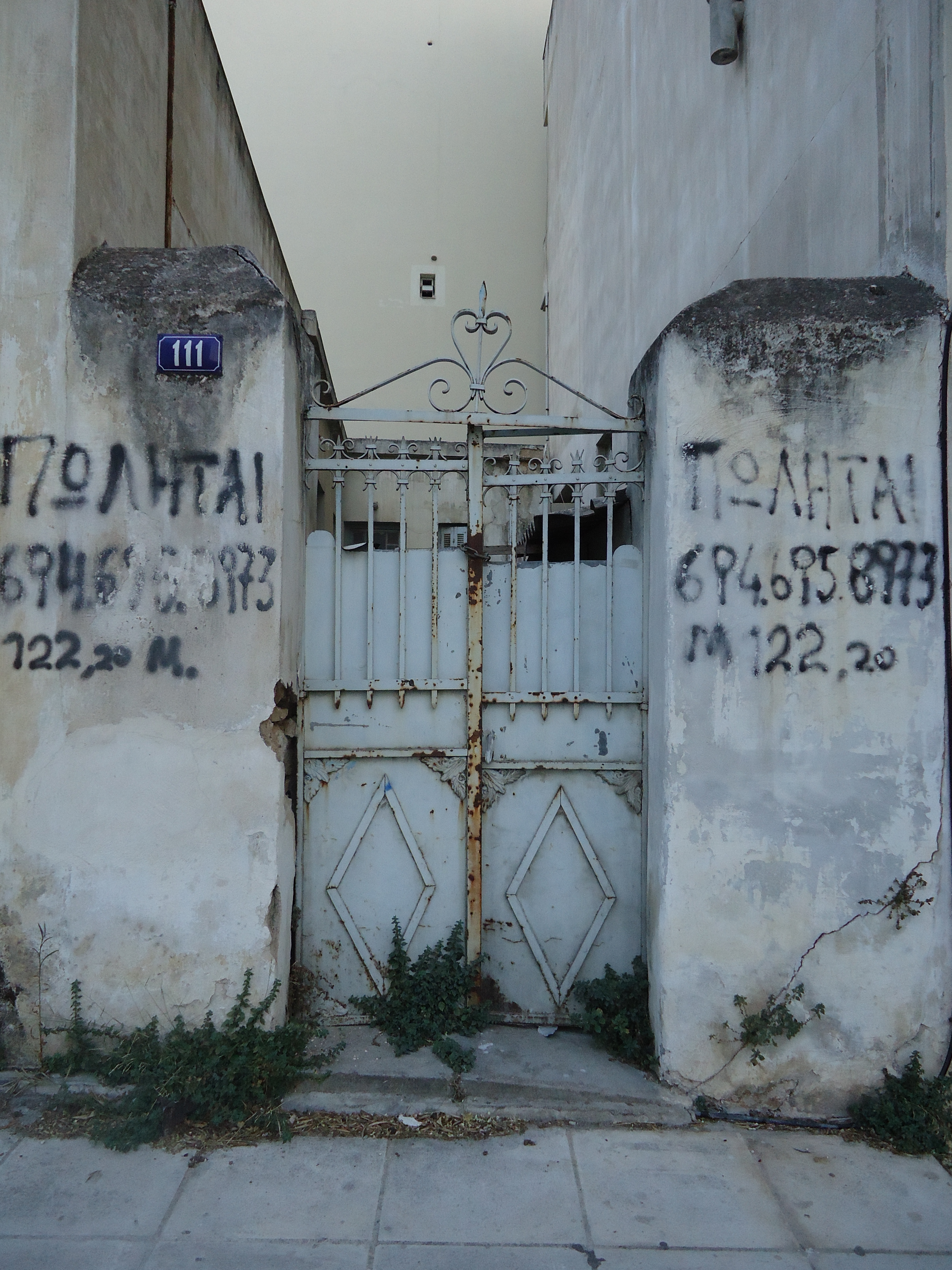 General view of yard's door