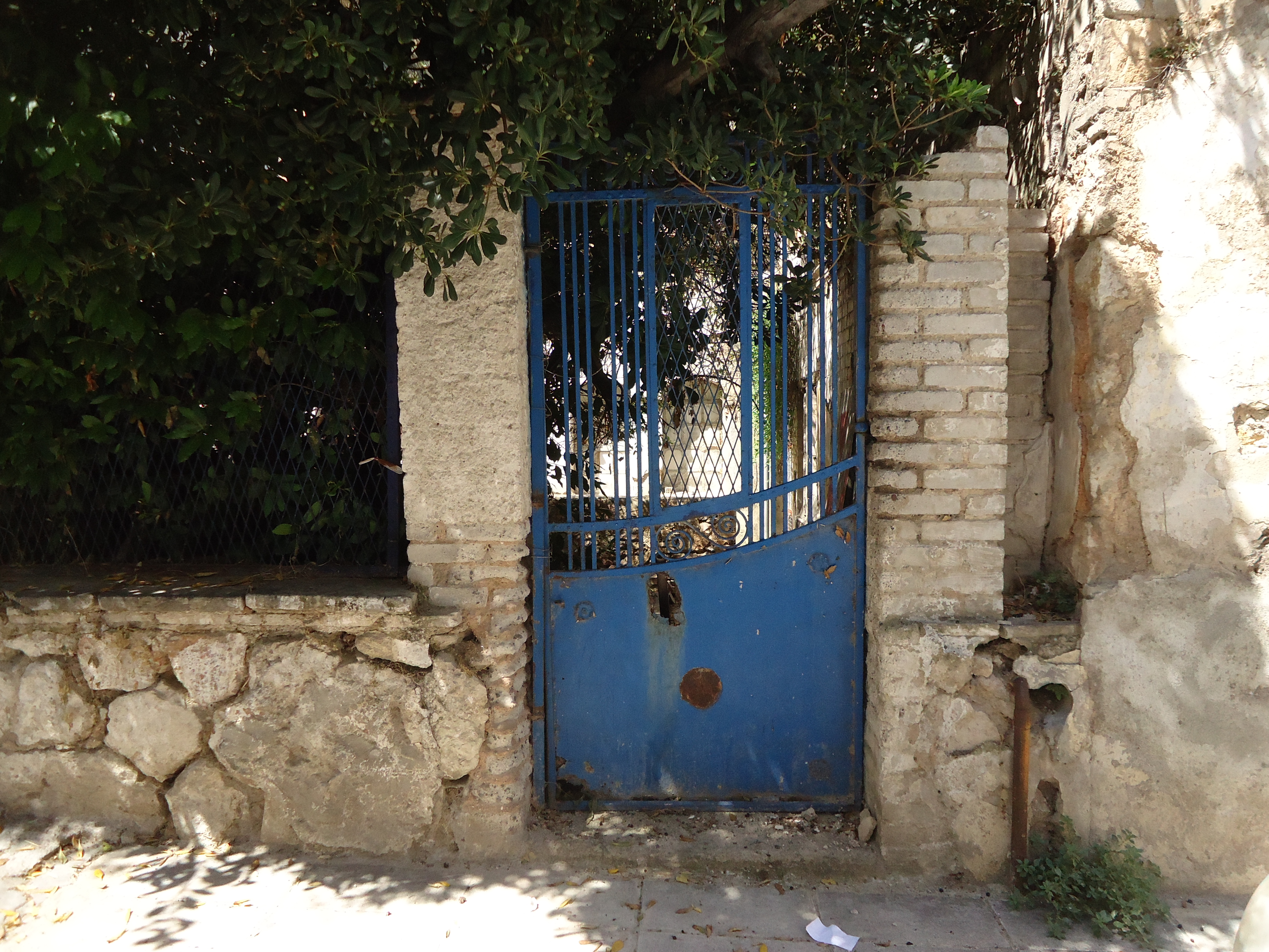 General view of yard's door