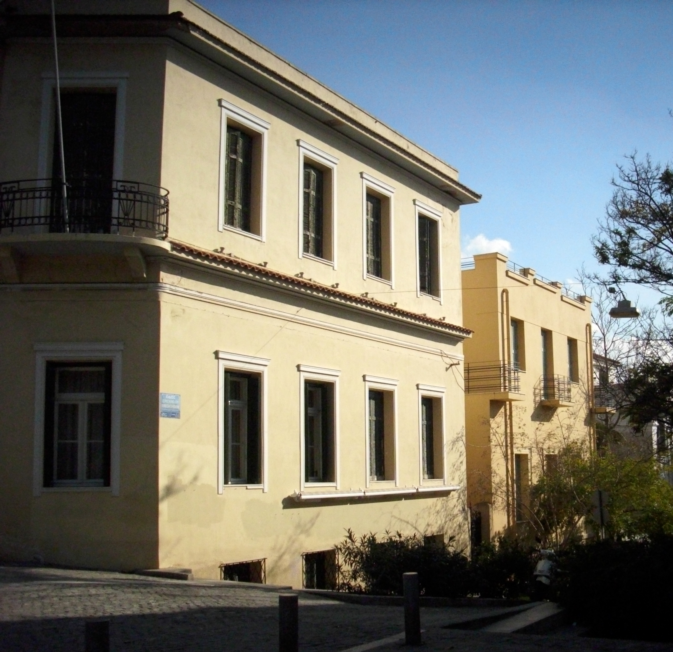 View of the façade on Erechtheiou street