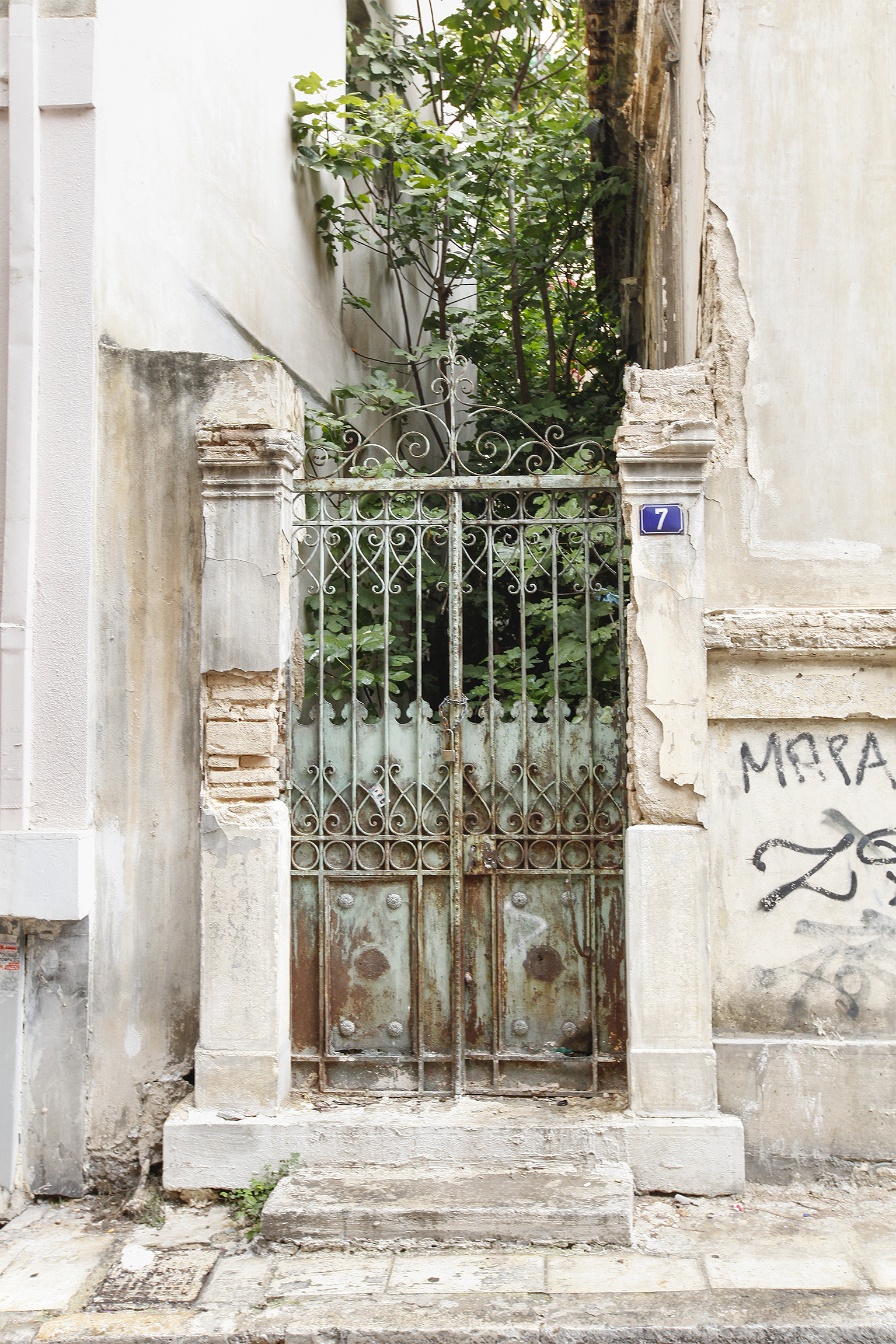 Door leading to the inner yard