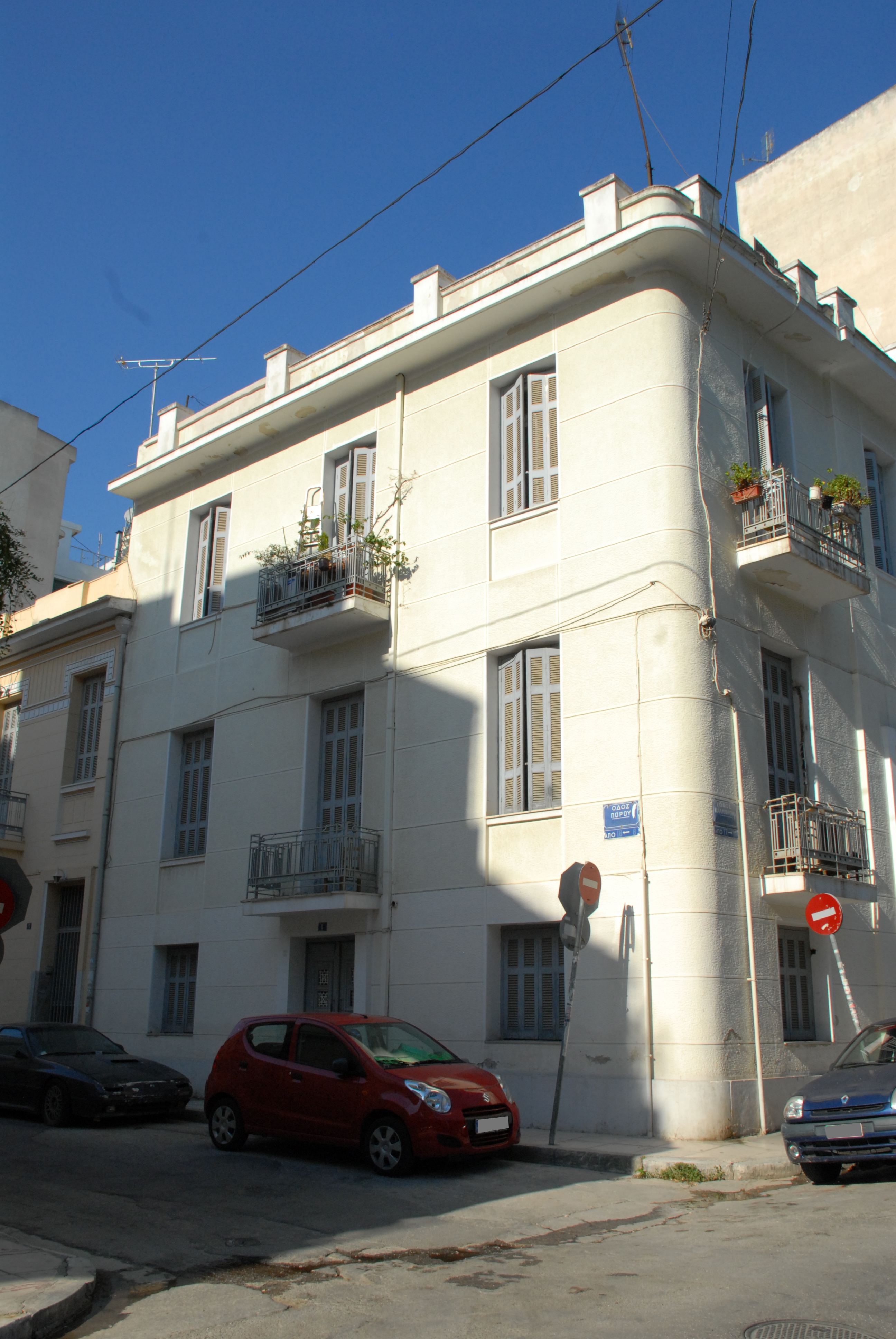 View of the façade on Porou street