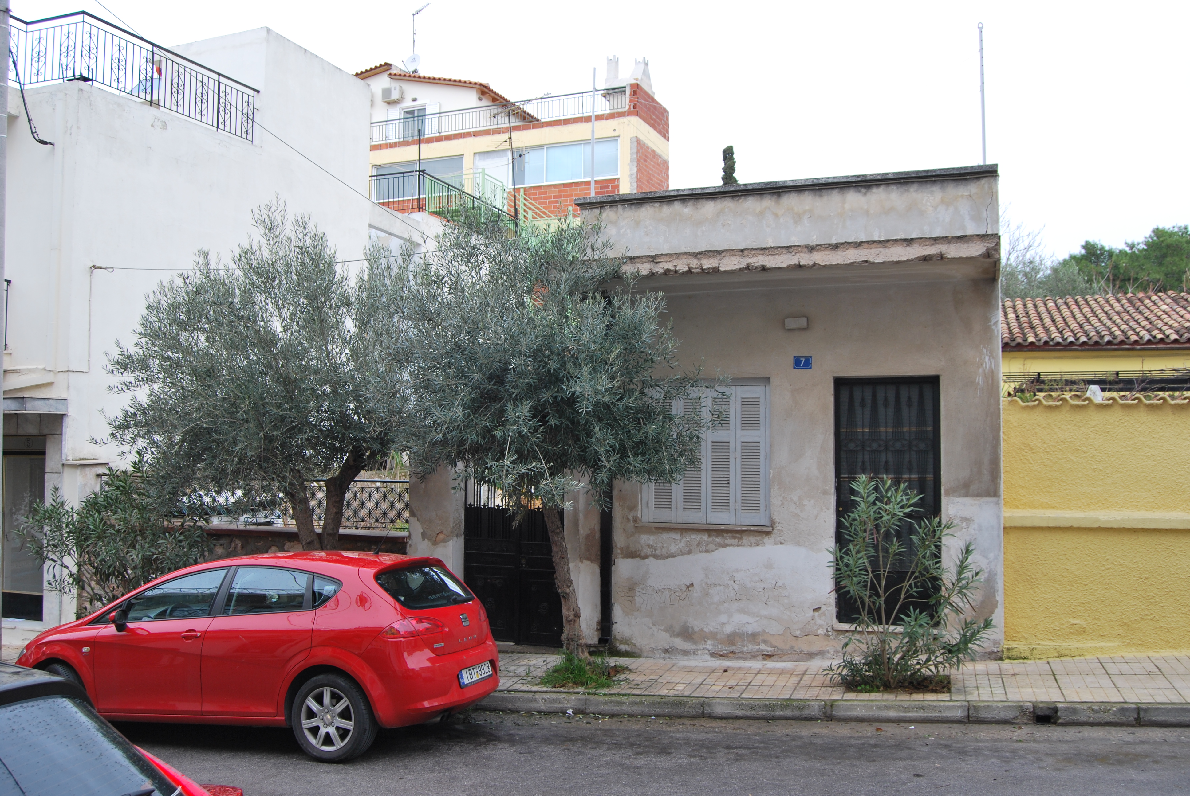 Πρόσοψη οικοπέδου (αυλόθυρα, θύρα, παράθυρο)