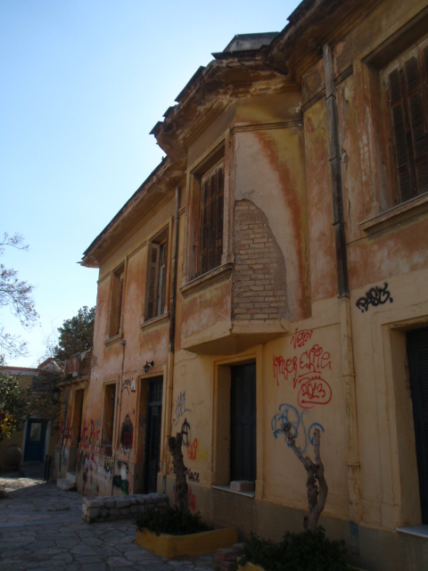 Front view detail on Epimenidou street