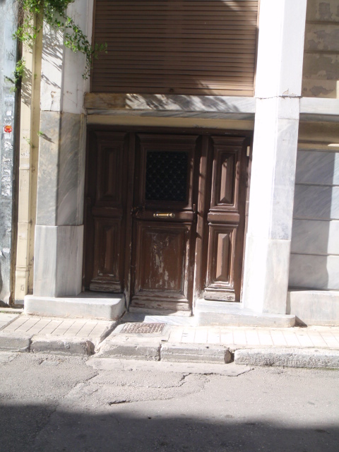 Γενική εξώθυρας υπογείου
