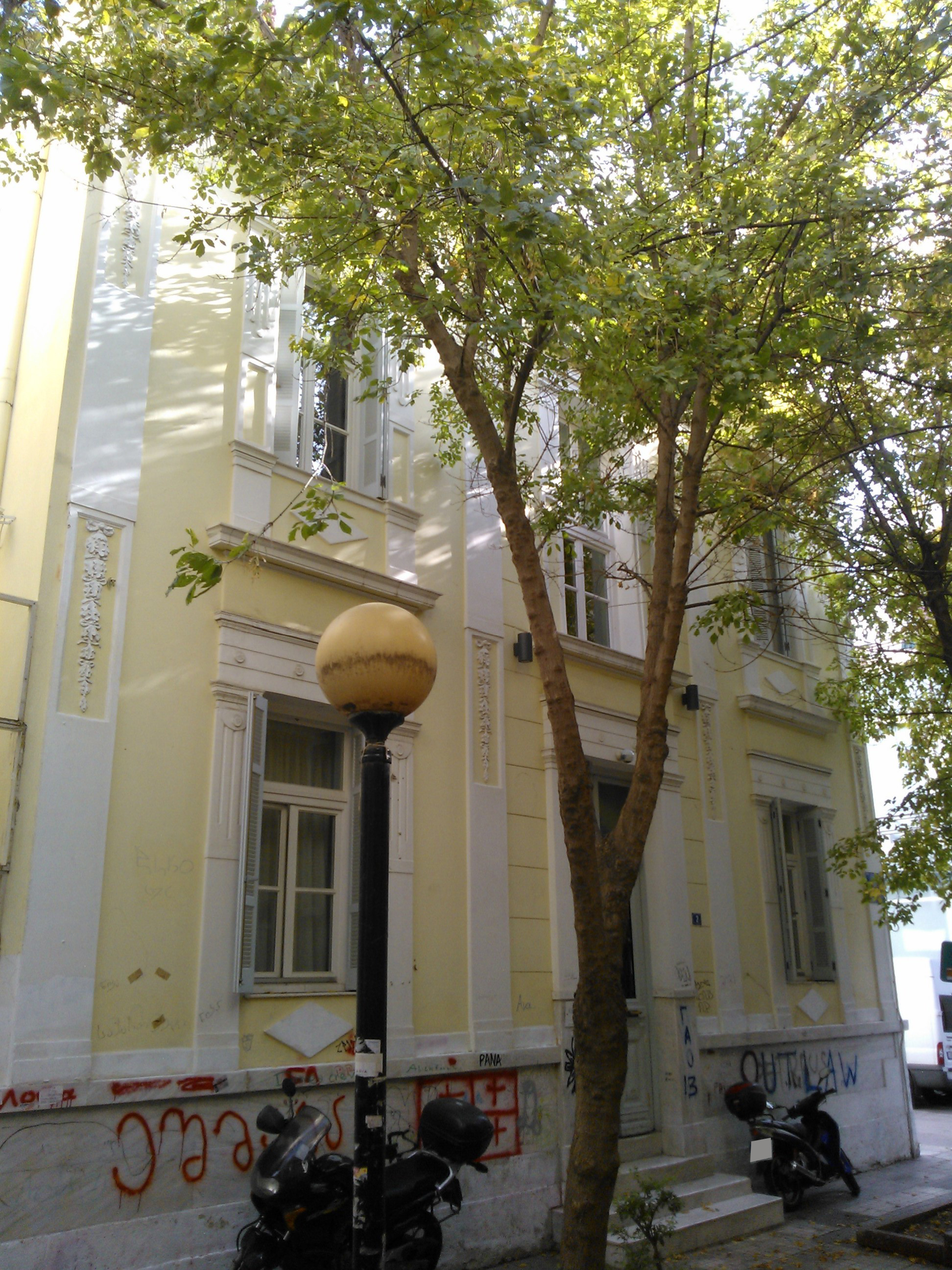 General view of the façade on Zolioti street (2013)