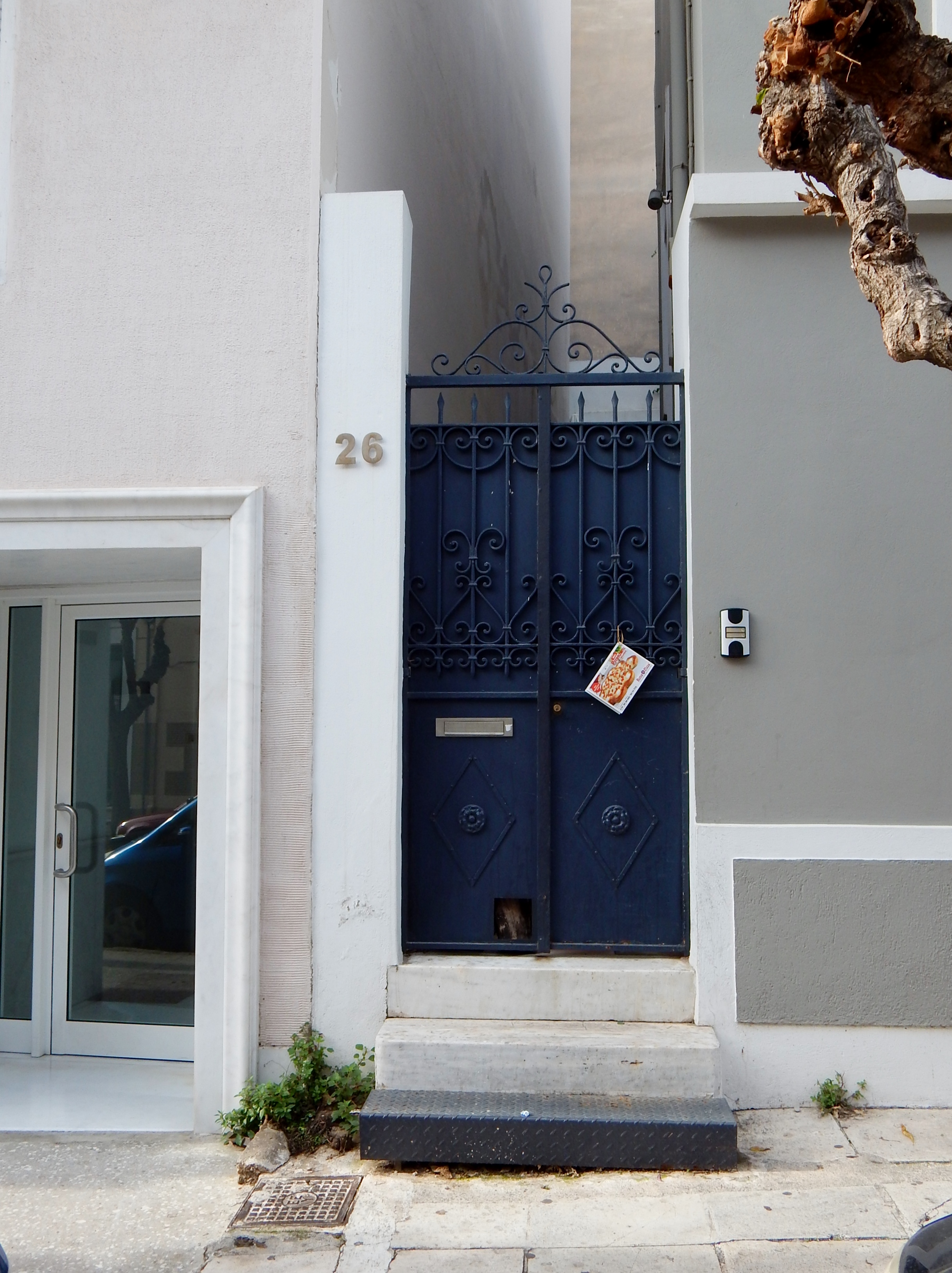 General view of yard door