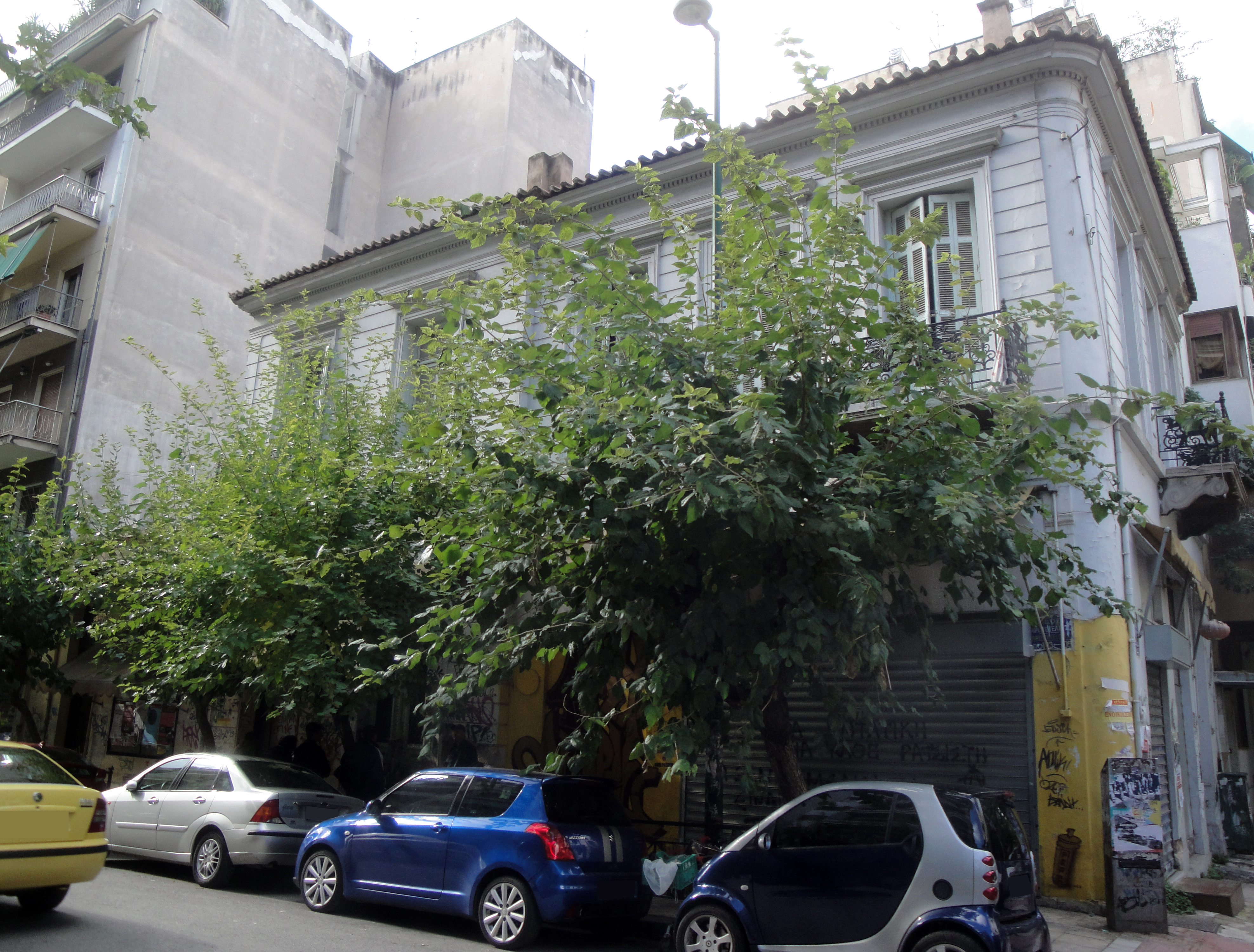 View of the façade on Aristotelous street
