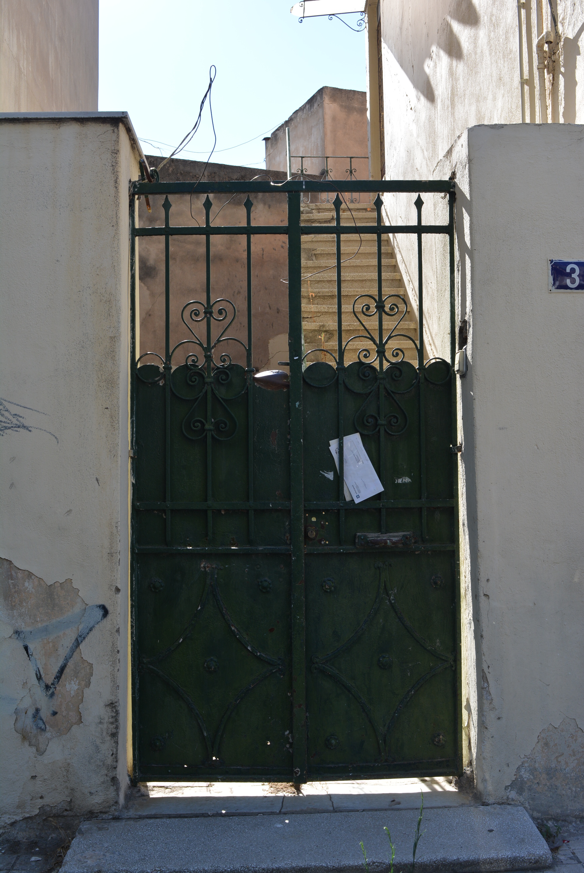 General view of yard's door