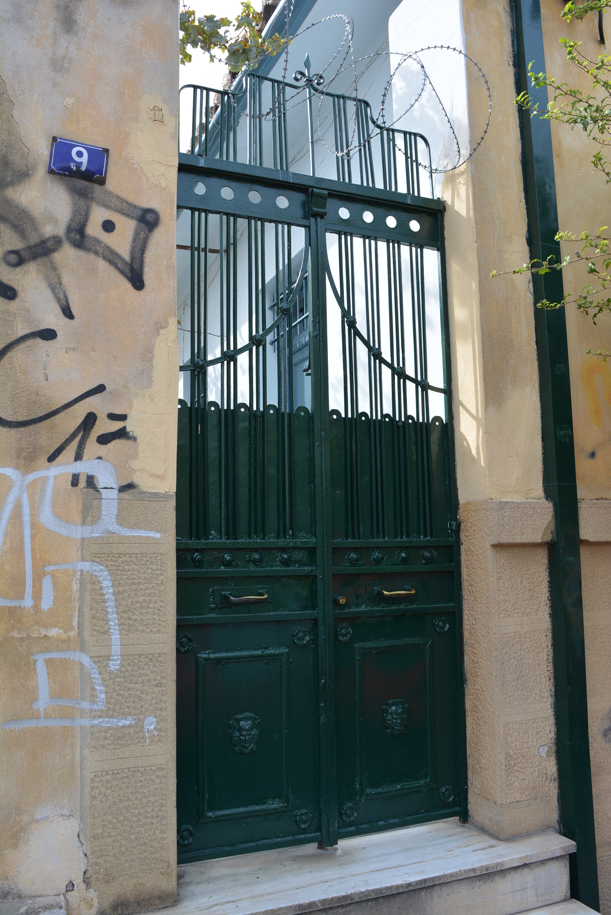 General view of yard's door