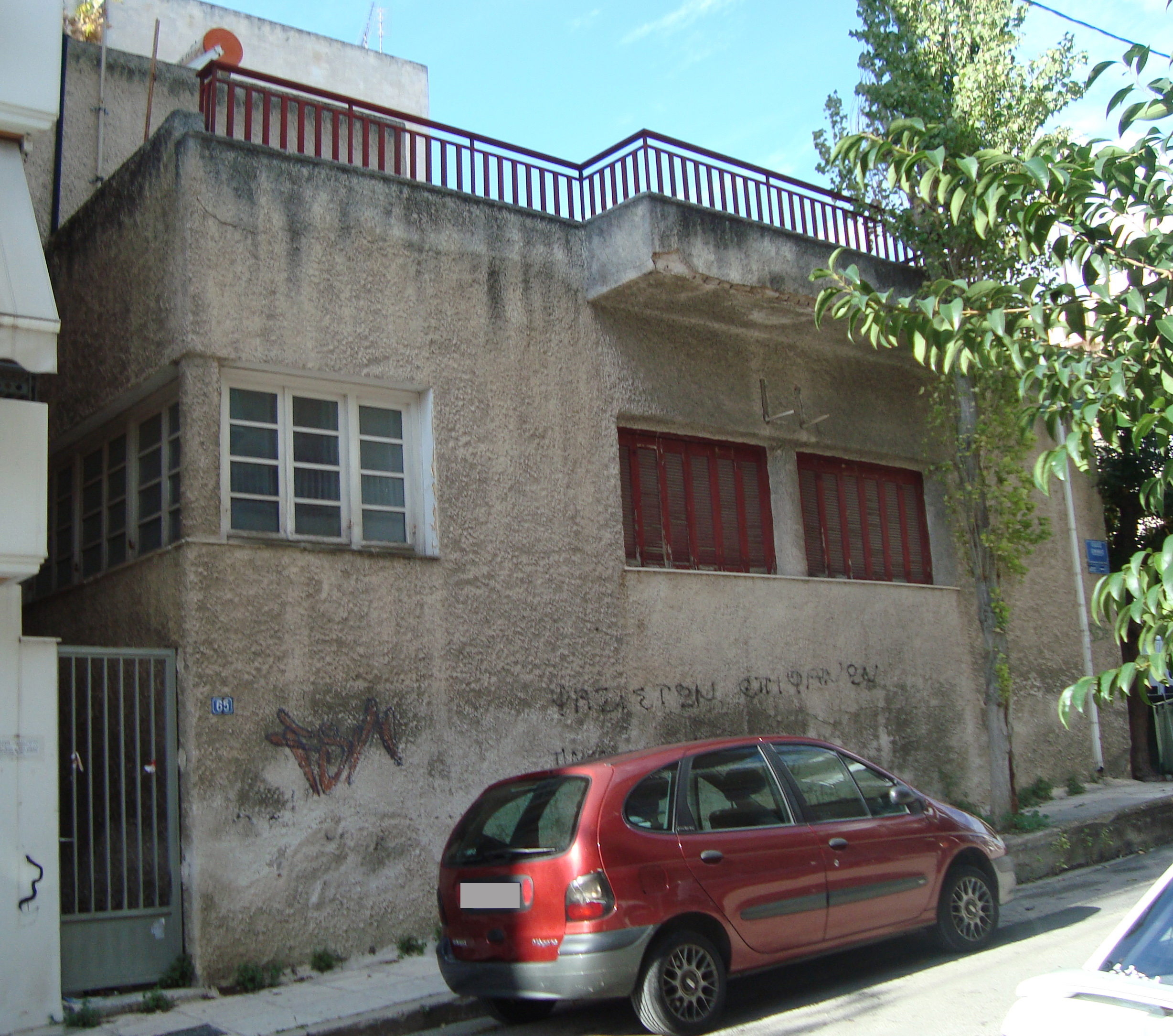 View of the façade on Isminis street (2015)