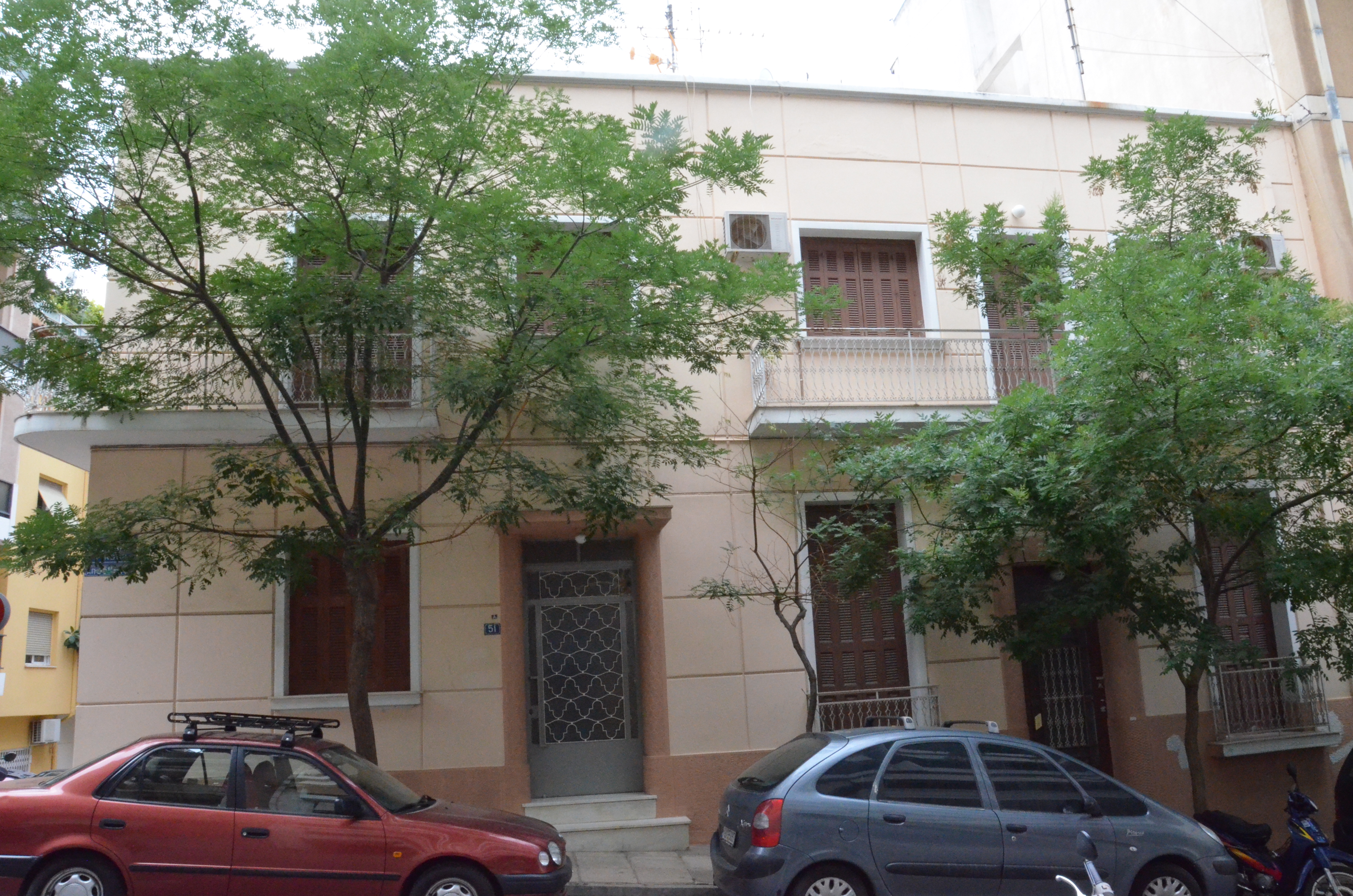 Front view, 2 entrance doors, shutters, balconies