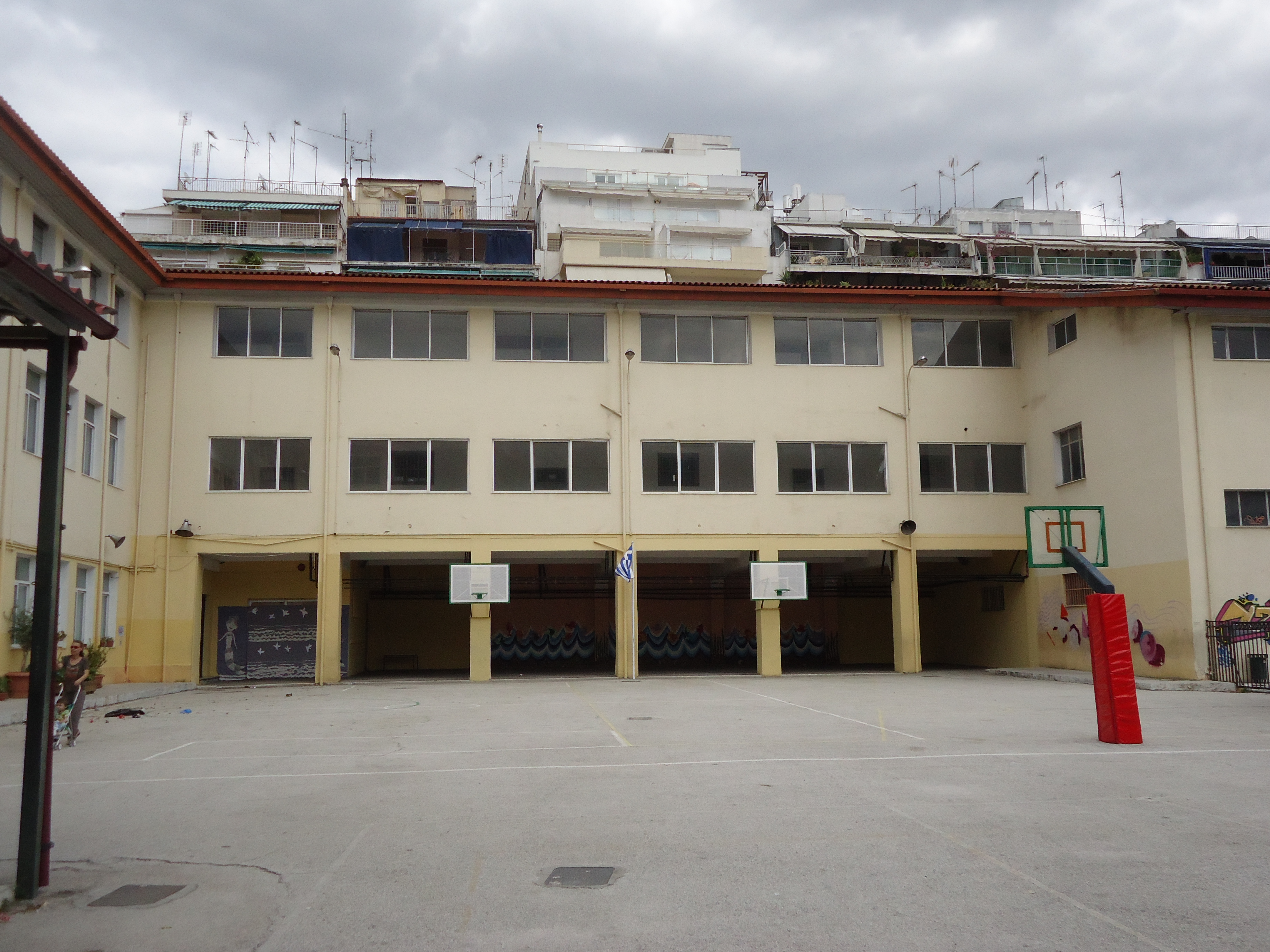 View of the open space of the elementary school.