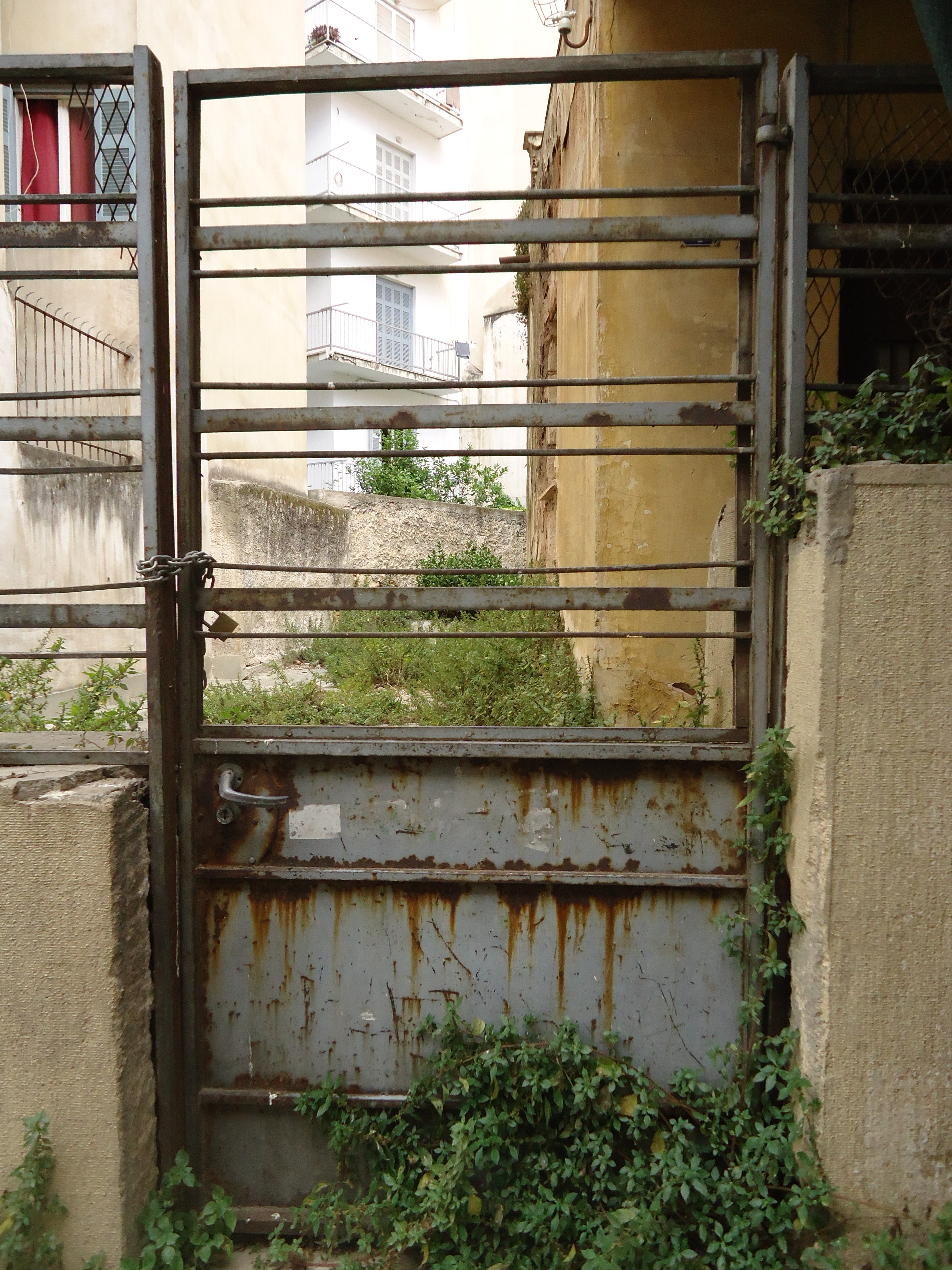 General view of yard door (2015)