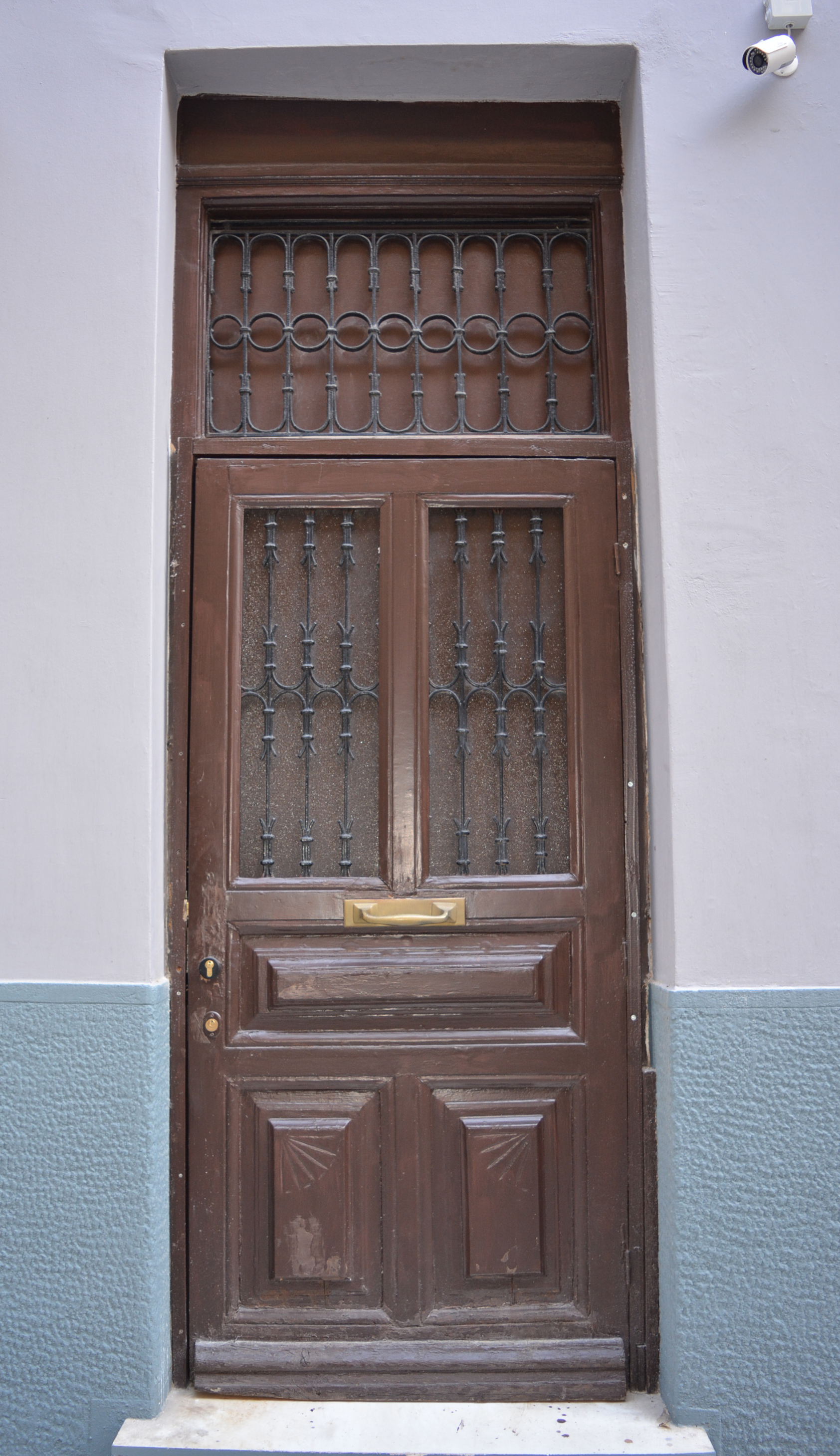 View of the main entrance to first floor