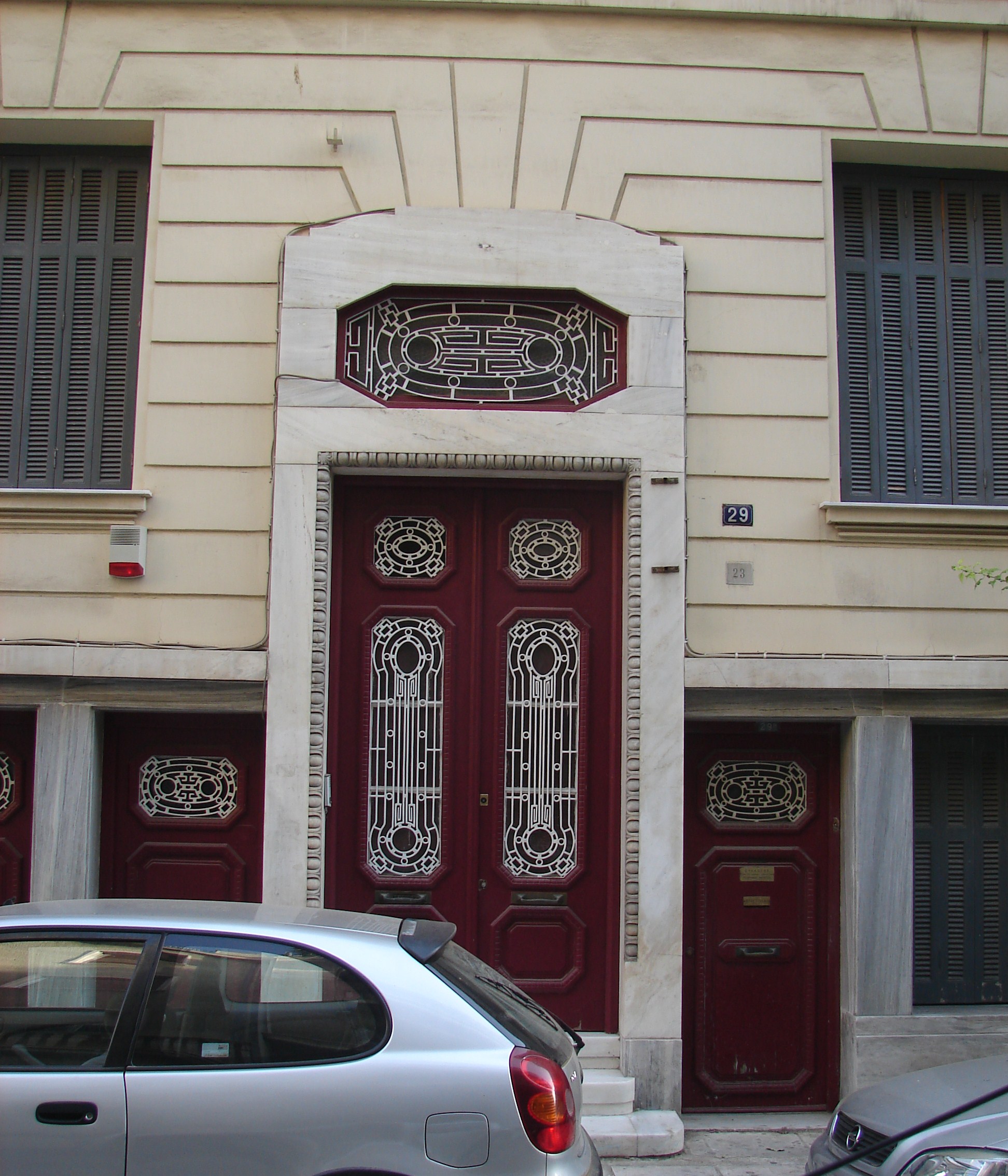 General view of the entrance door (2013)