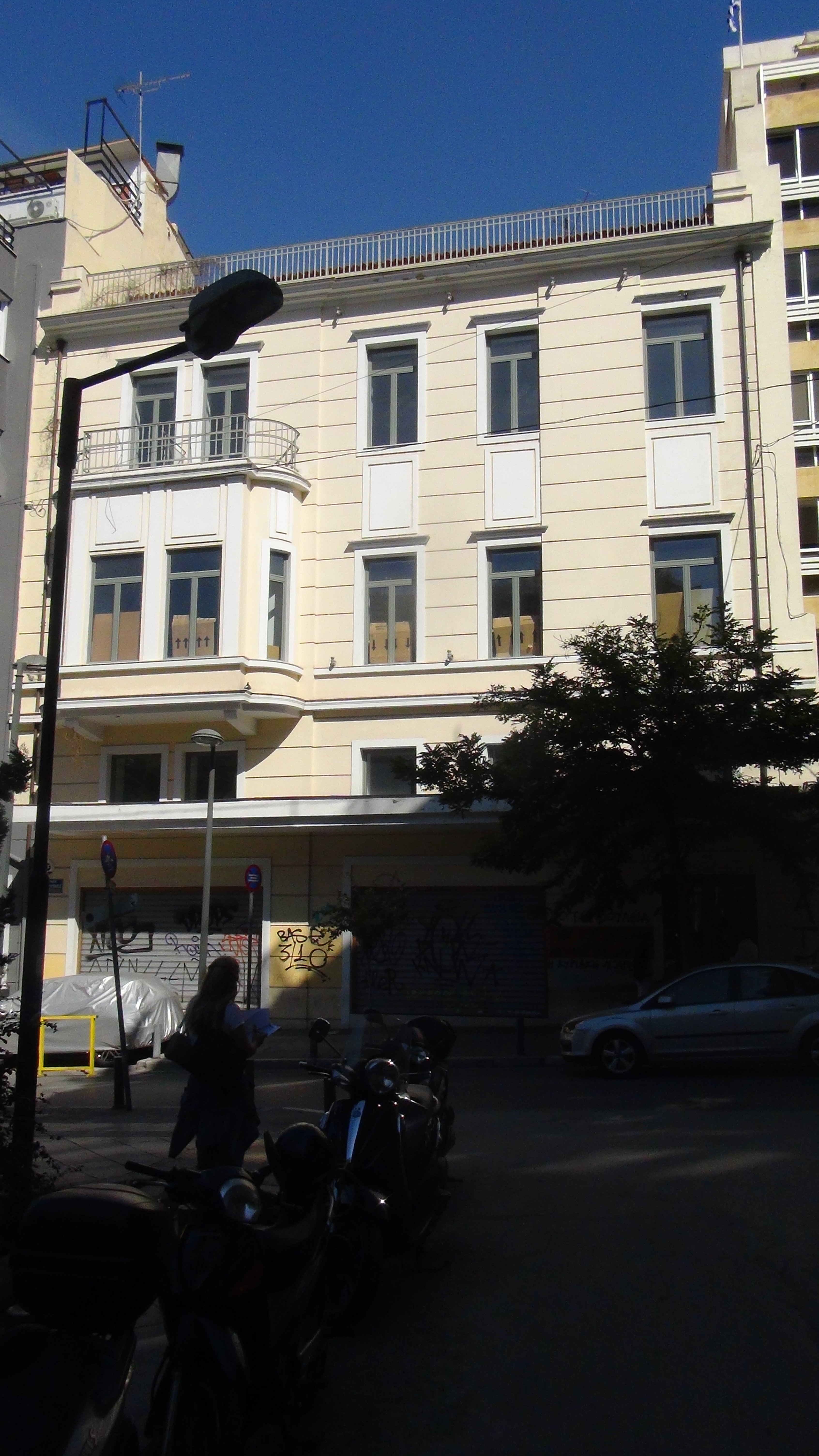 Γενική όψη επί της οδού Μητροπόλεως