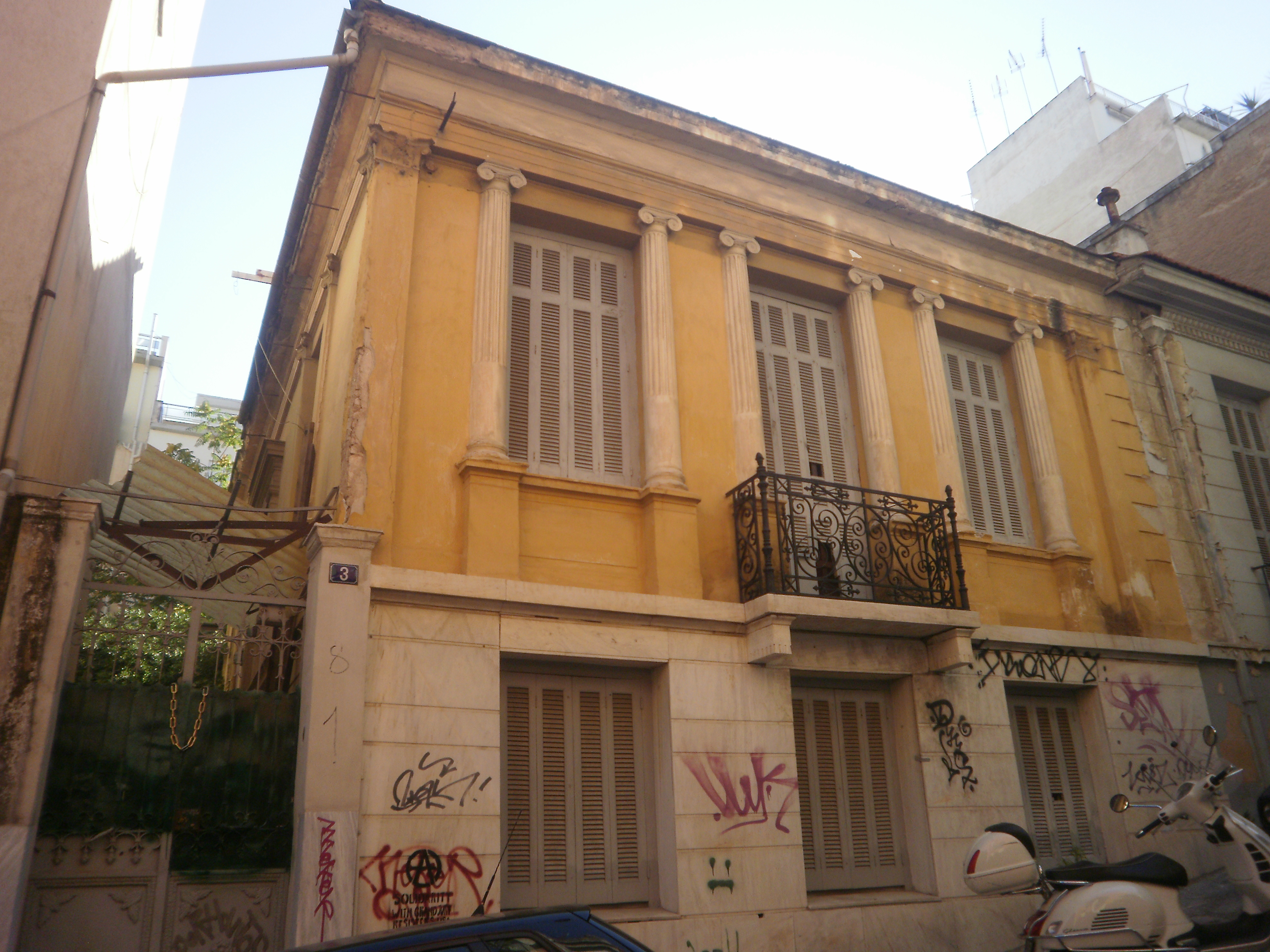General view of the main façade (2015)