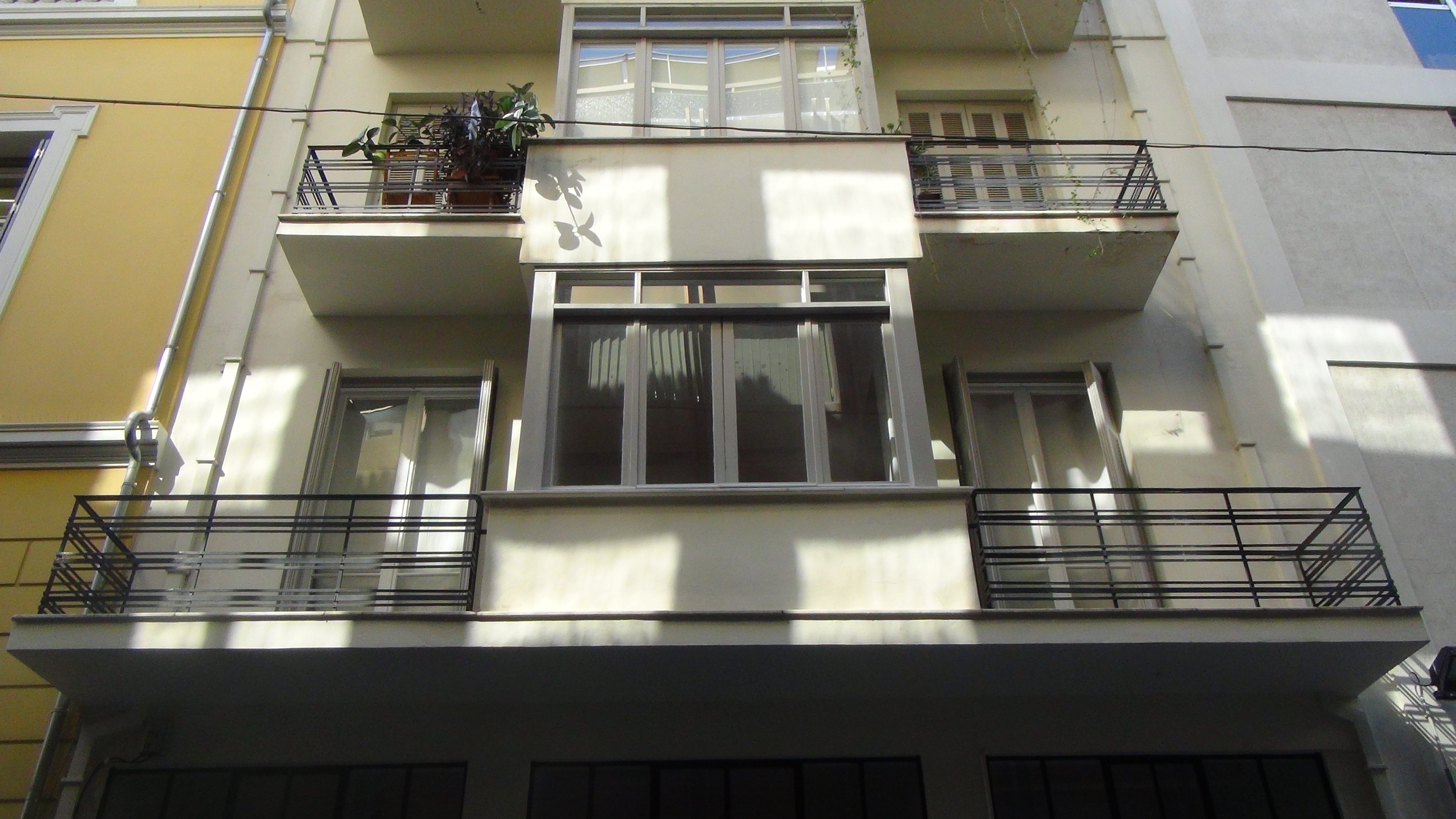 Λεπτομέρεια όψης επί της οδού Πετράκη
