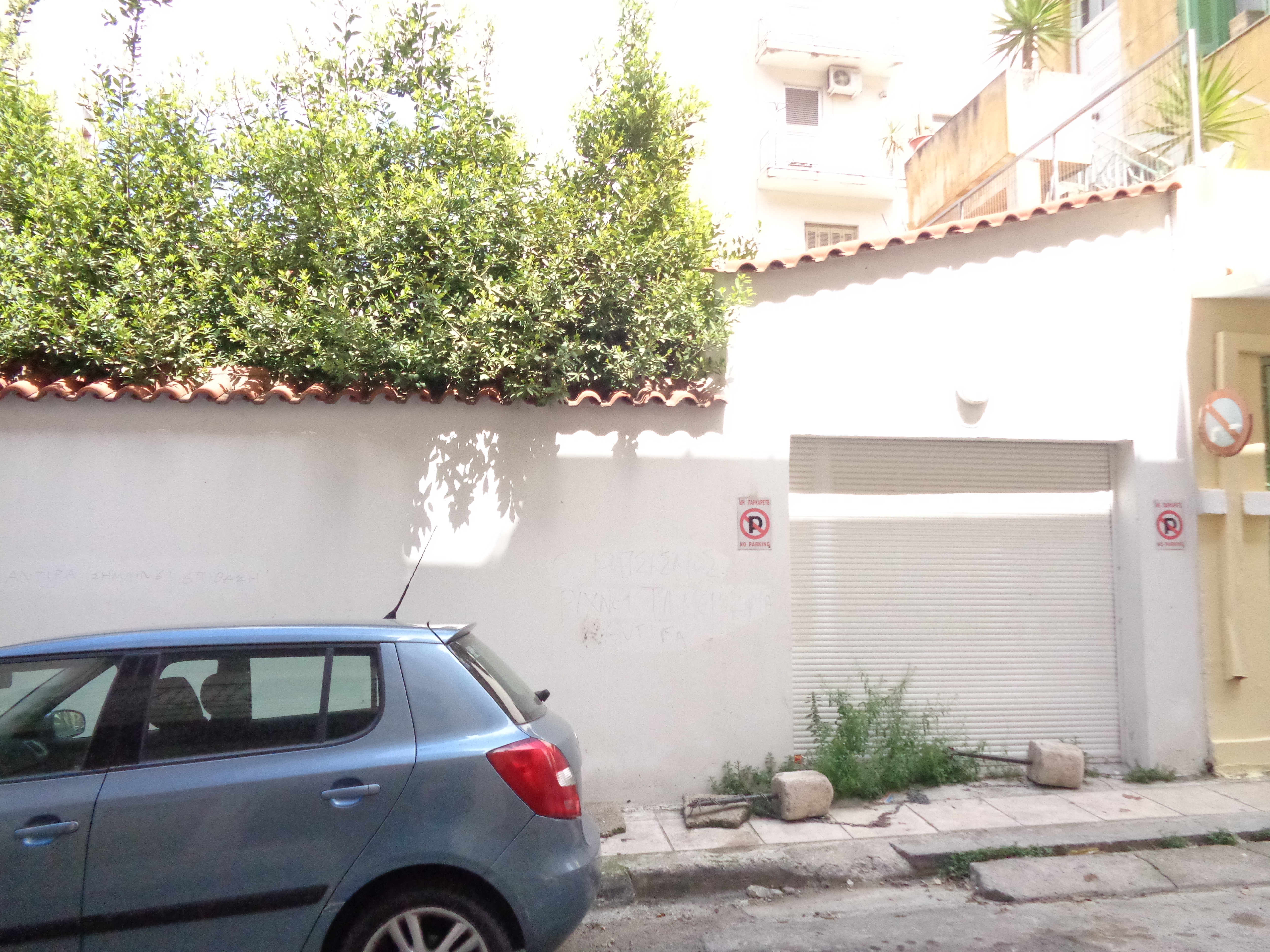 Γενική εισόδου χώρου στάθμευσης