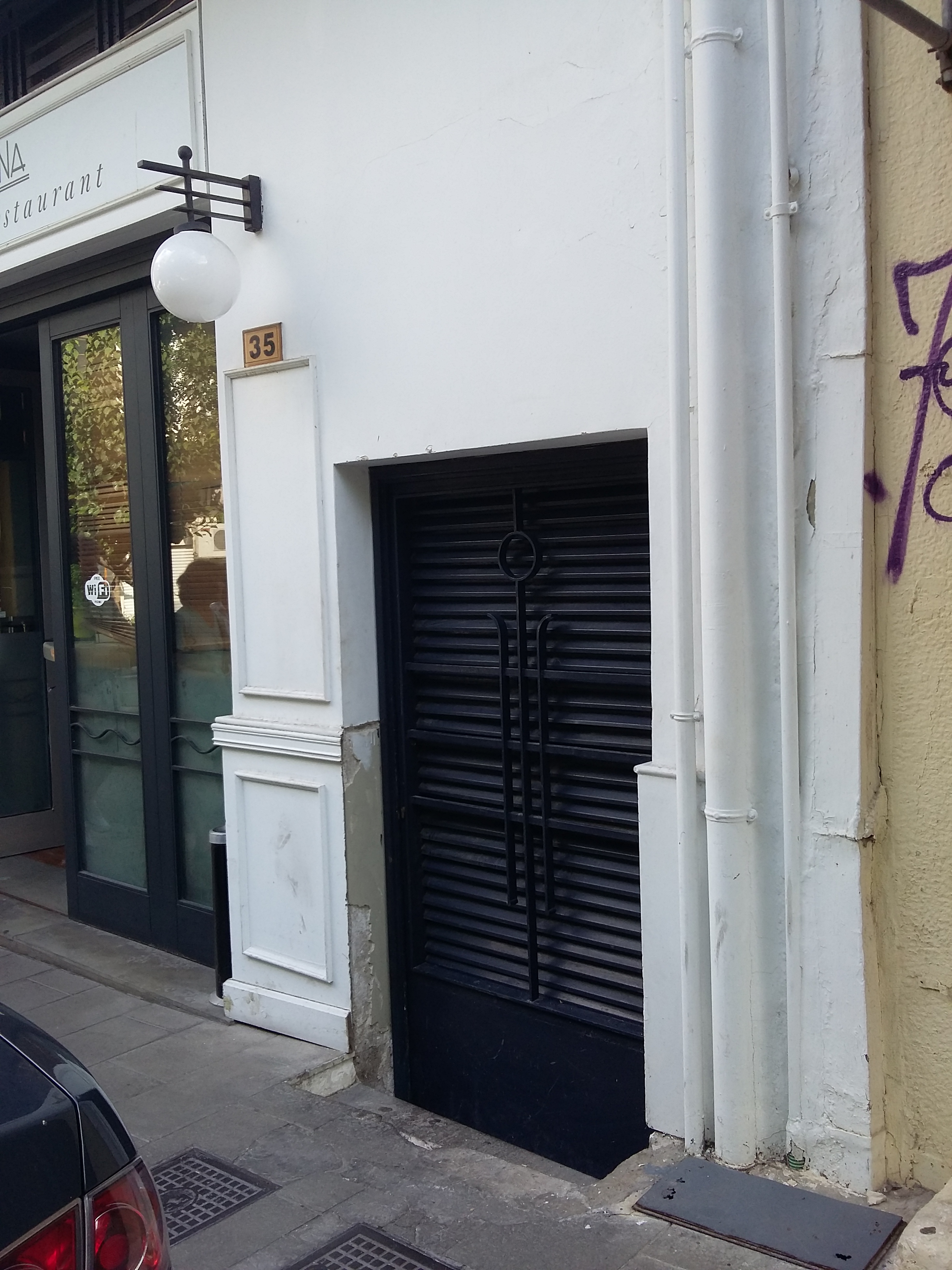Γενική εξώθυρας υπογείου