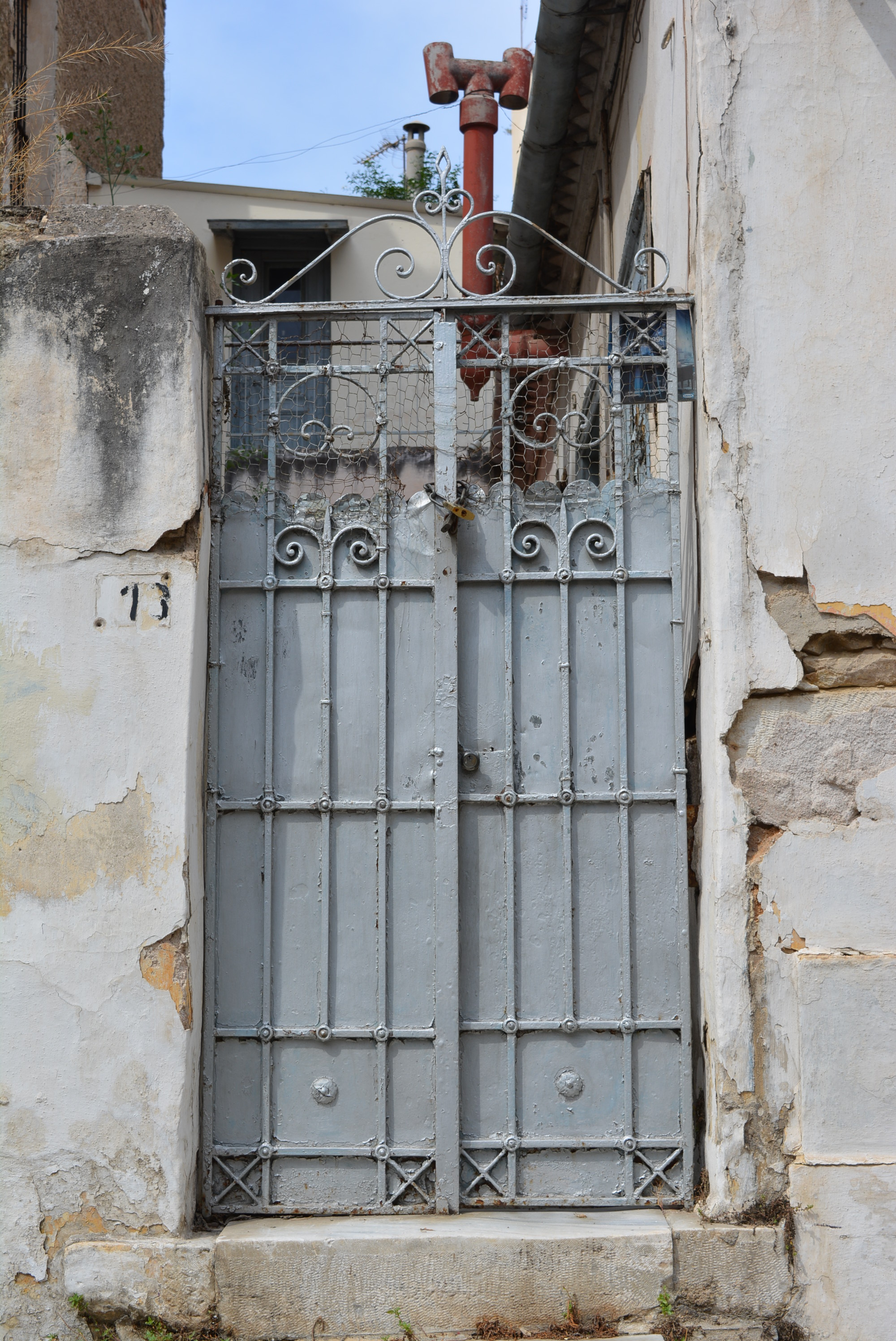 General view of yard door