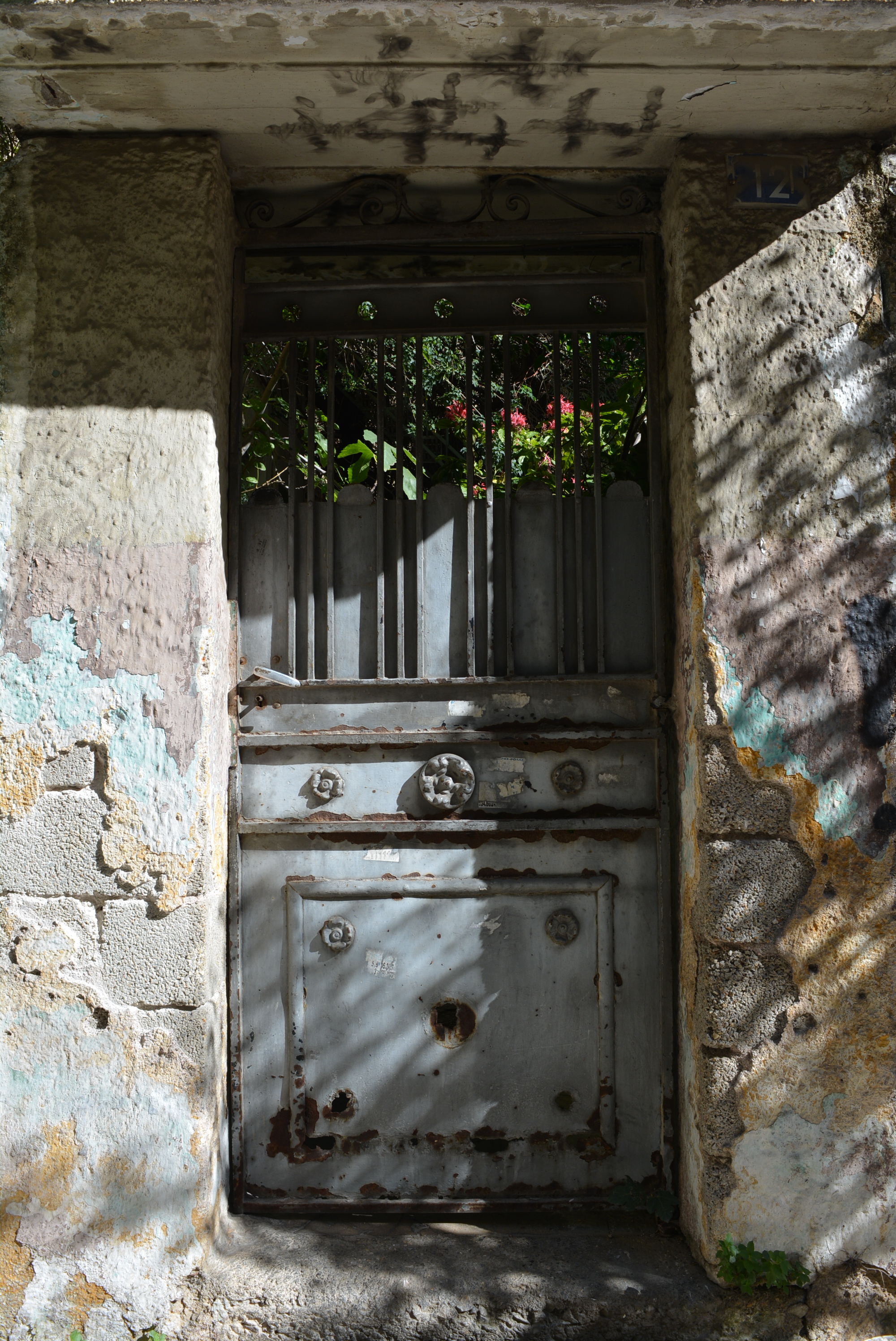 Detail of the door.