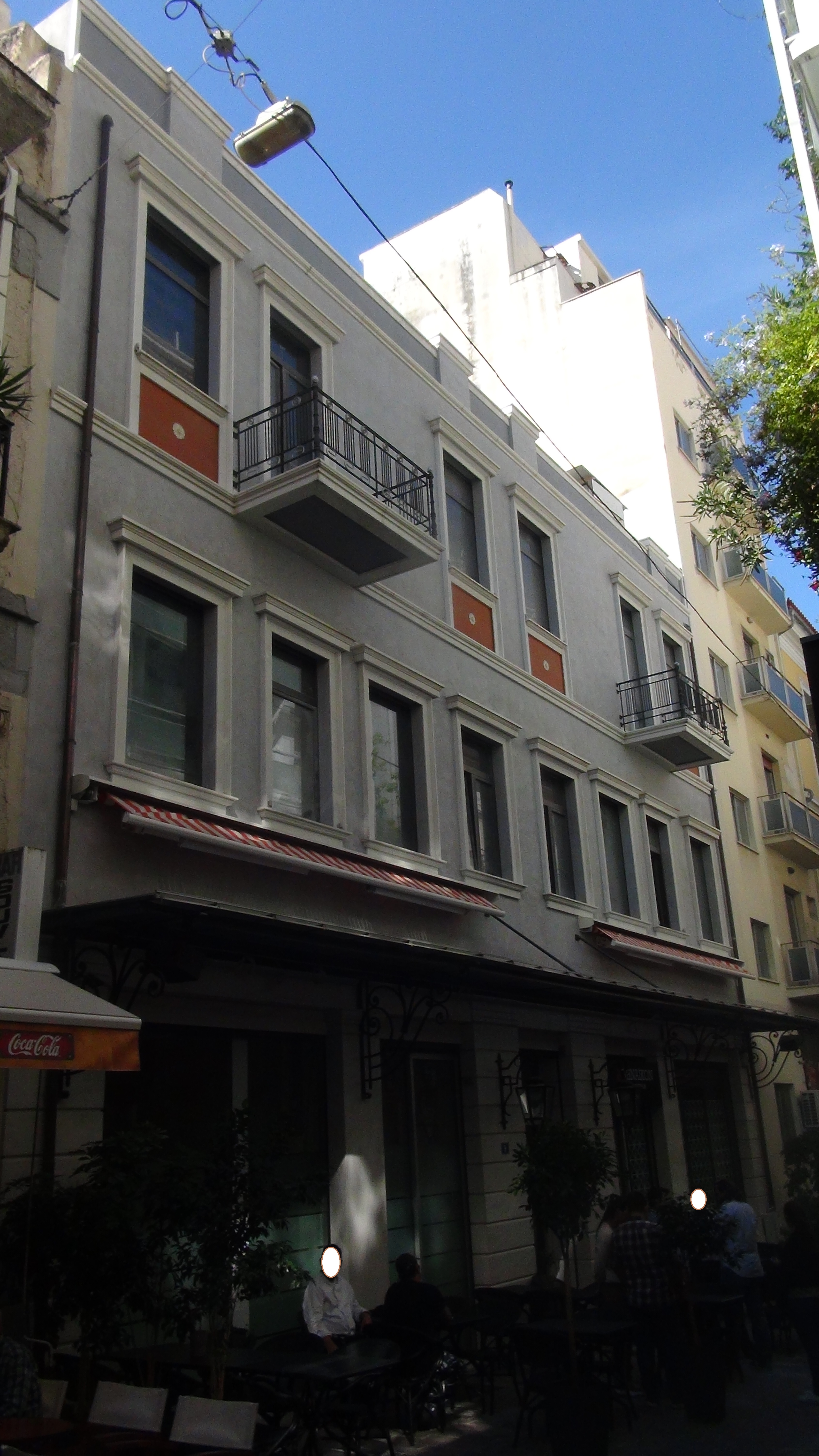 Γενική κύριας όψης επί της οδού Πετράκη