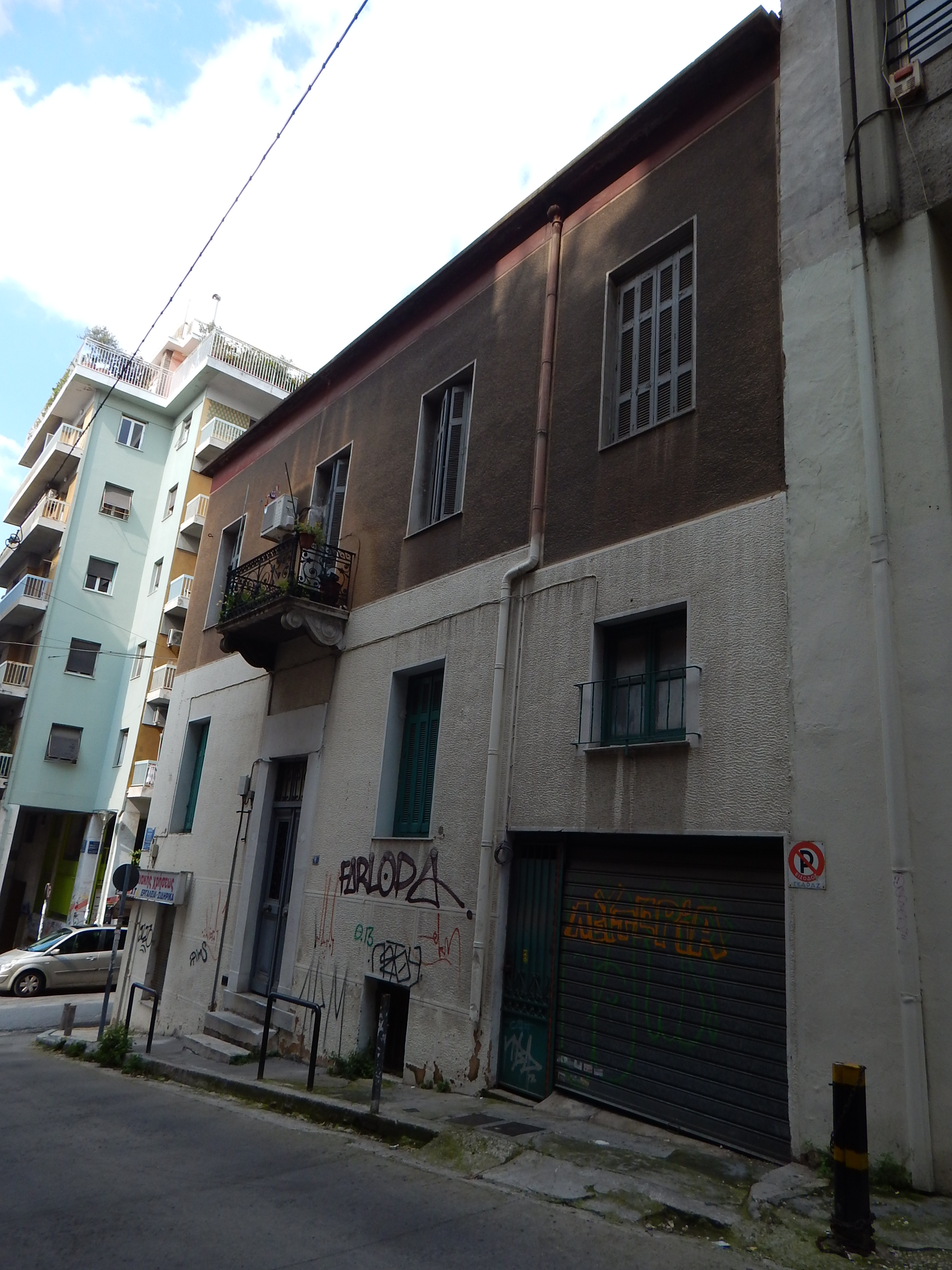 General view of Eresou str. facade