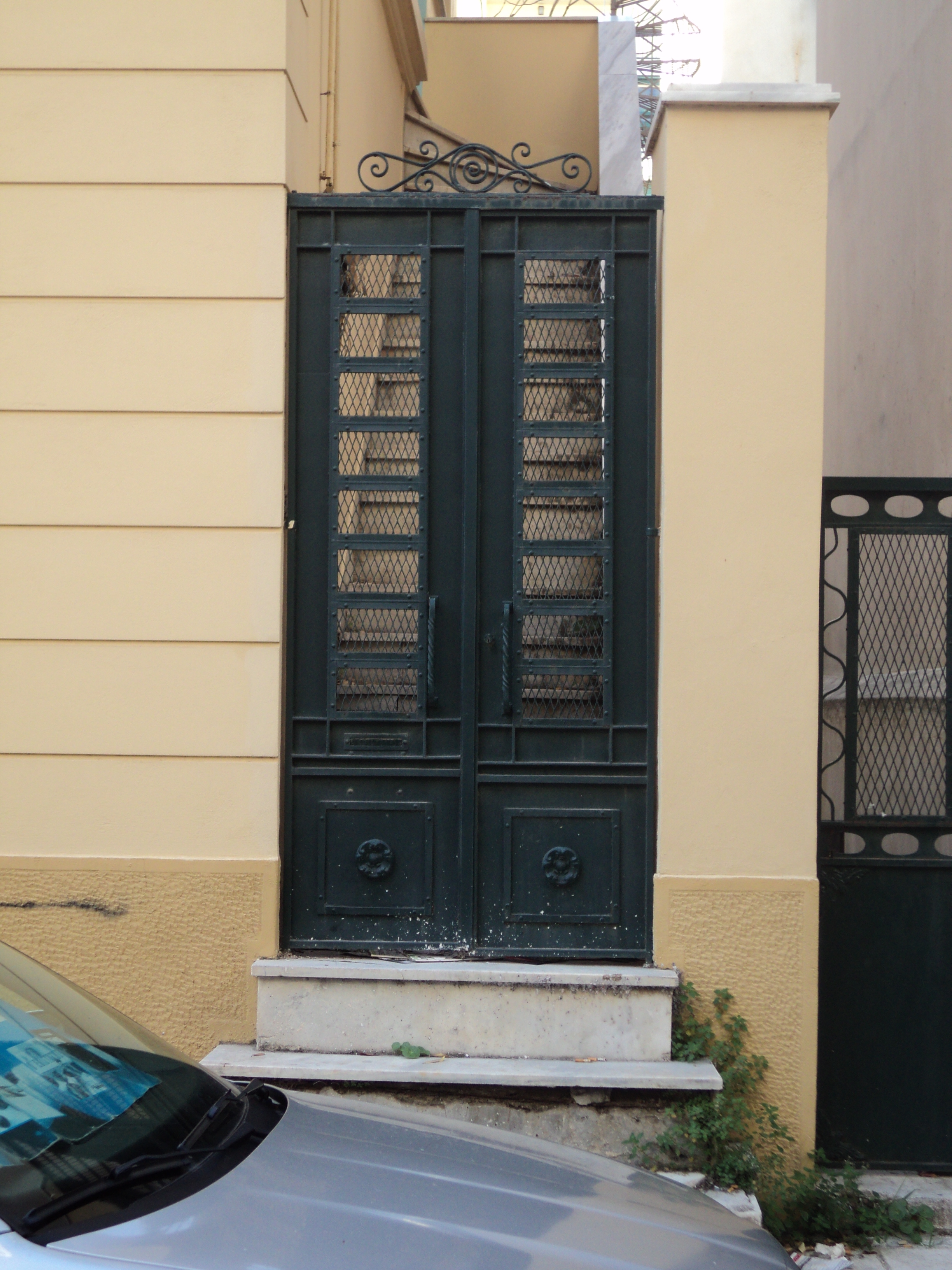 General view of yard's door (2015)