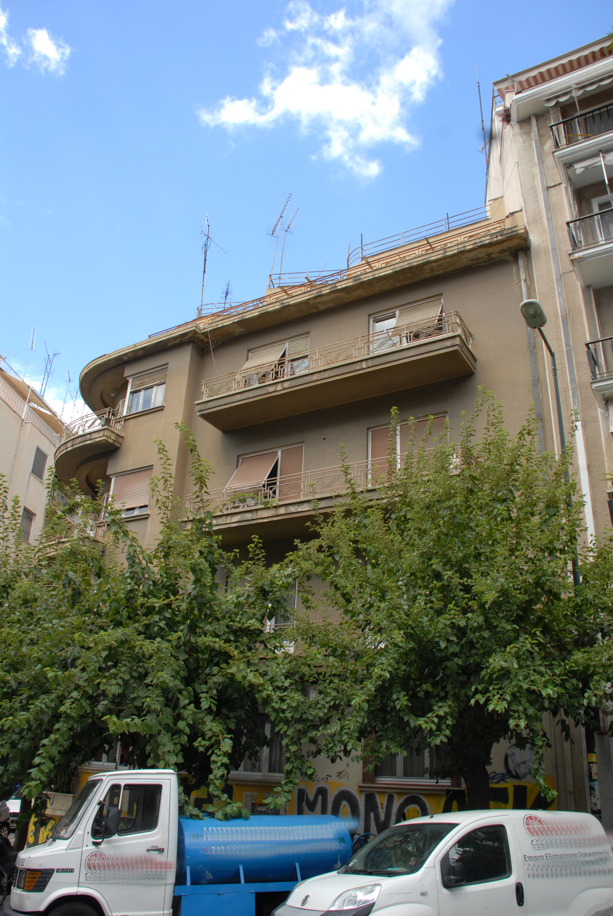 Γενική άποψη της όψης επί της οδού Βελβενδού (2013)