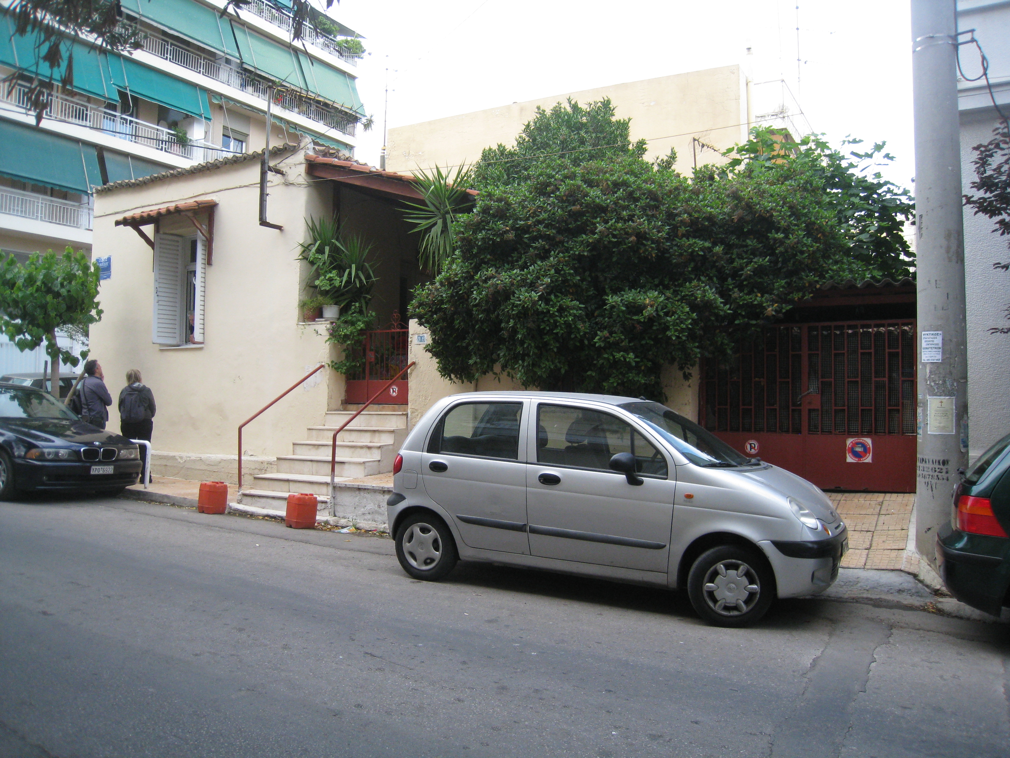 Πρόσοψη, αυλόθυρα, γκαραζόπορτα, παράθυρο