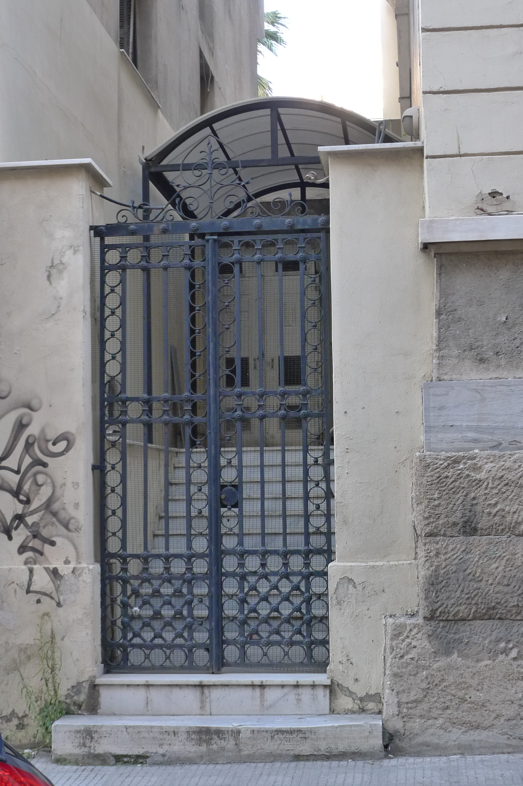 General view of yard door (2014)