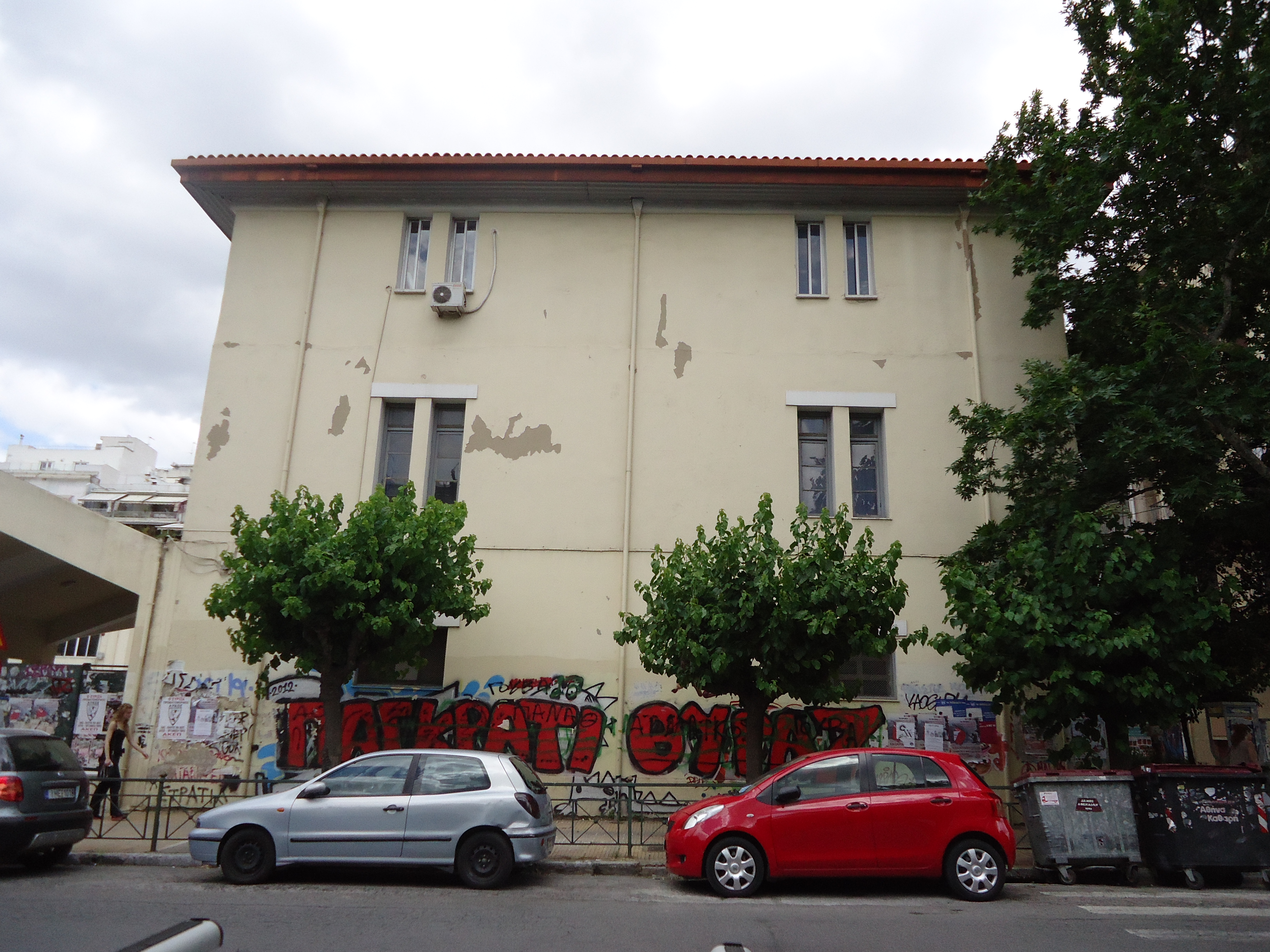 General view of the main facade of the ward of the gymnasium - lyceum on Merkouri Spyrou str.