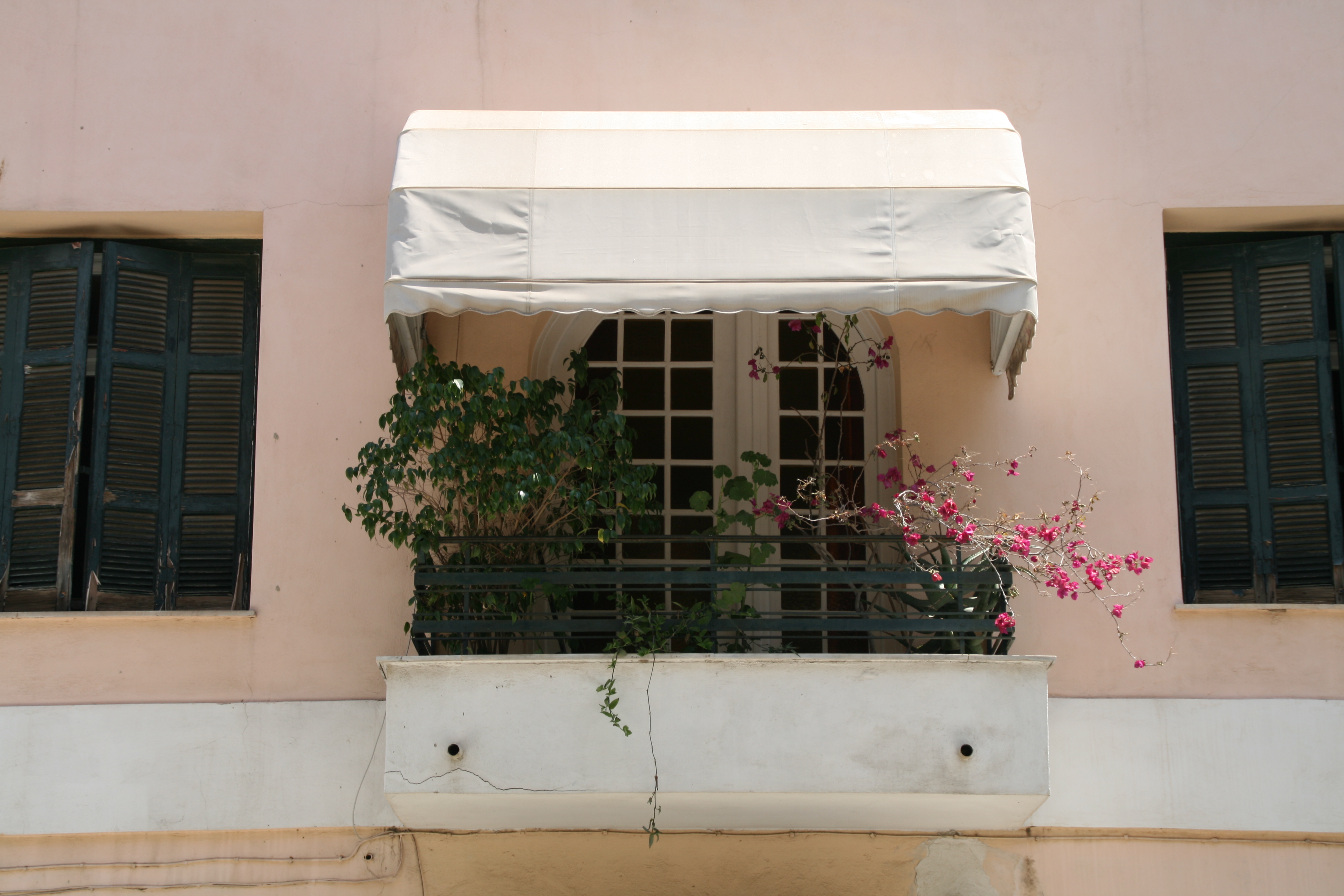 Detail of the facade on Dikaiarchou street (2014)