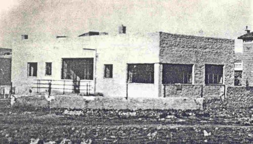 Εικ.37 Κατοικία και εργαστήριο Σπύρου Παπαλουκά, πλατεία Χαλεπά, σήμερα Σπ. Παπαλουκά, Αρχ. Δ.Πικιώνης, 1927. Πηγή: Ι. Λιάπη, «Δημήτρης Πικιώνης», Αρχιτεκτονικά Θέματα, 3/1969, σ.77.