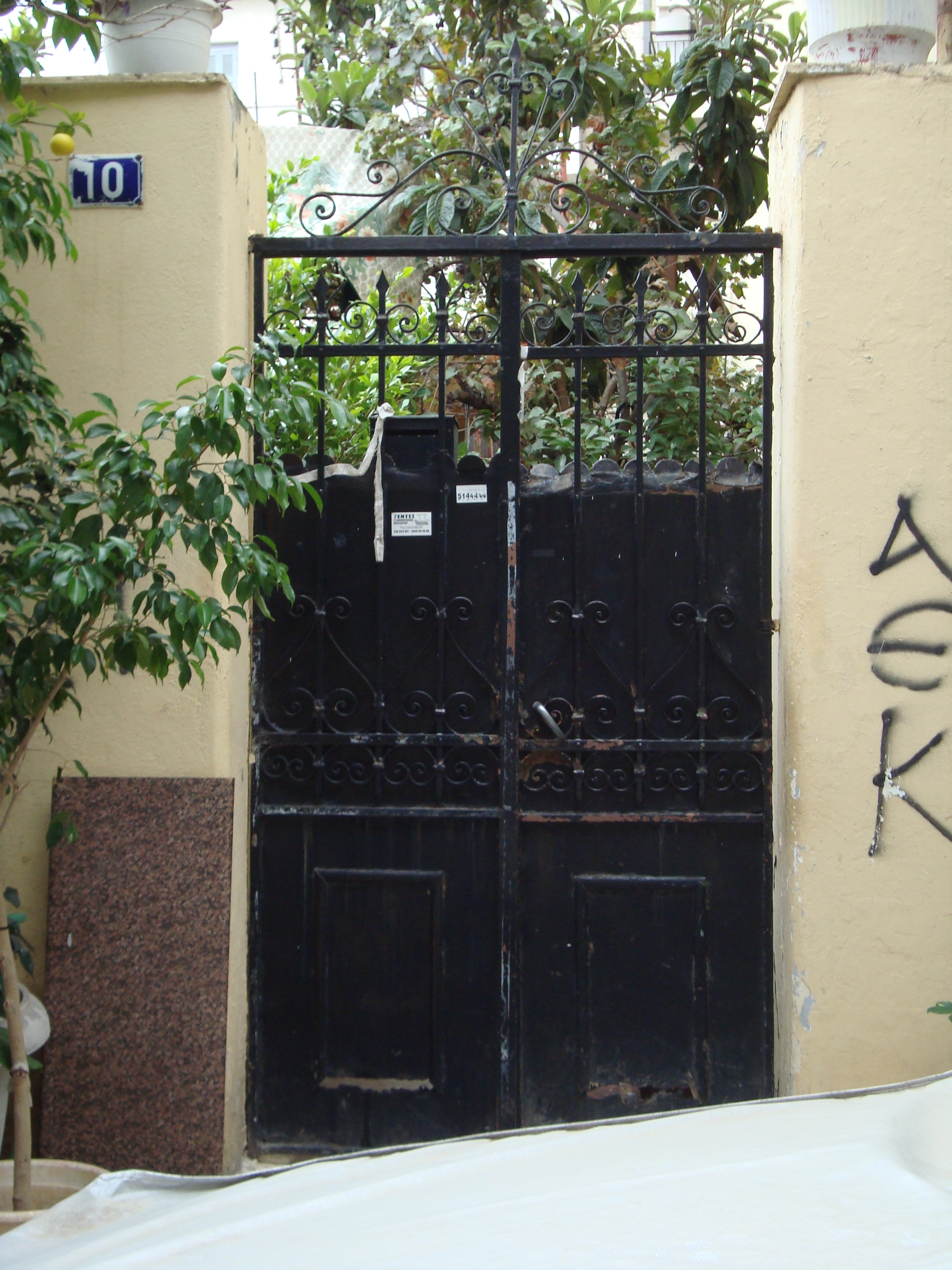 General view of yard's door (2015)