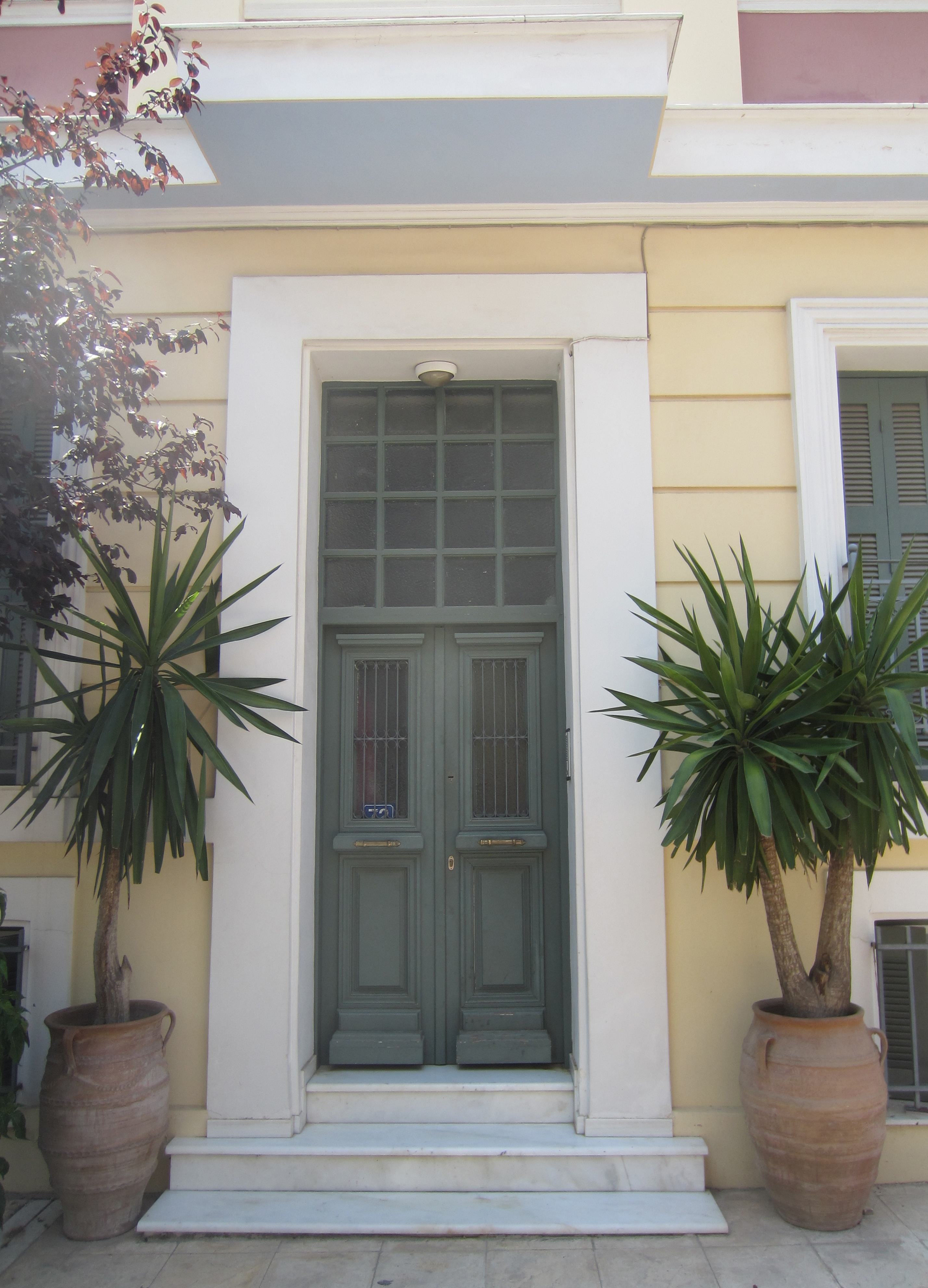 General view of entrance door (2015)